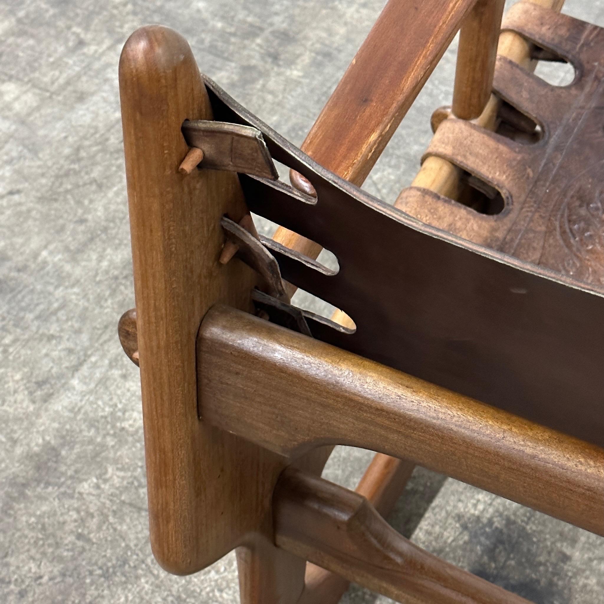 Cuir Chaise à bascule en cuir par Angel Pazmino pour Muebles De Estilo en vente