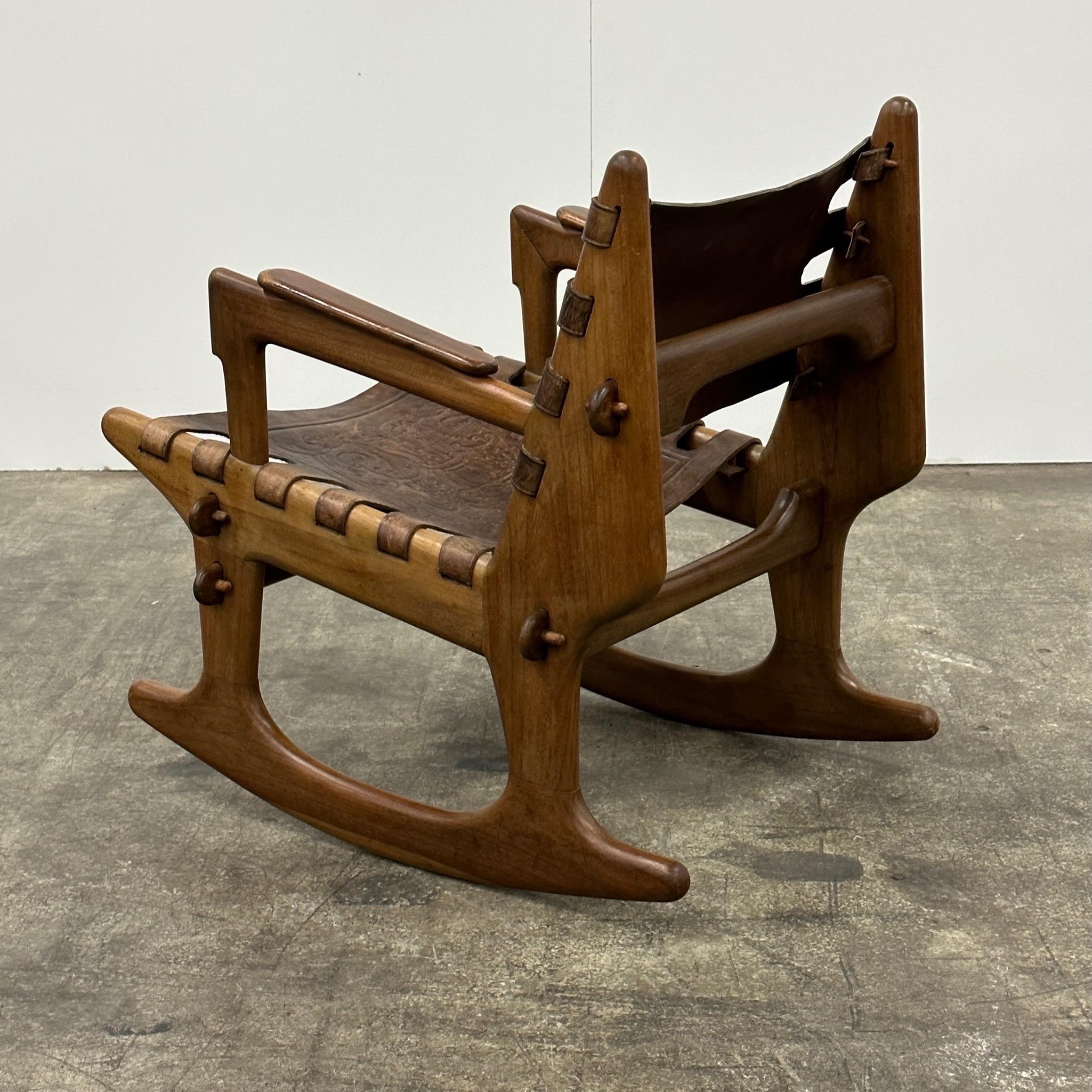Chaise à bascule en cuir par Angel Pazmino pour Muebles De Estilo en vente 2