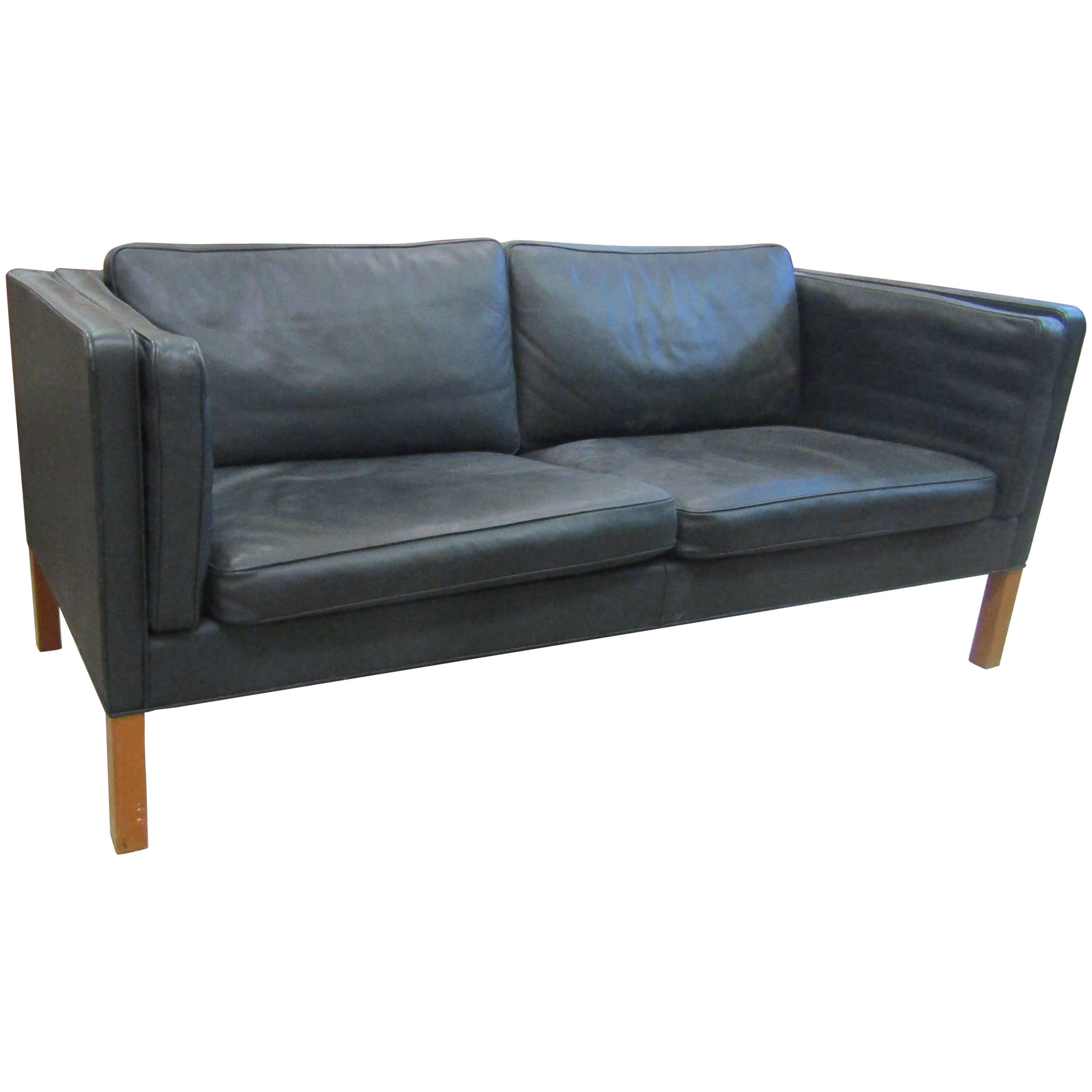 Leather Sofa by Børge Mogensen for Fredericia Stolefabrik Model 2335 For Sale