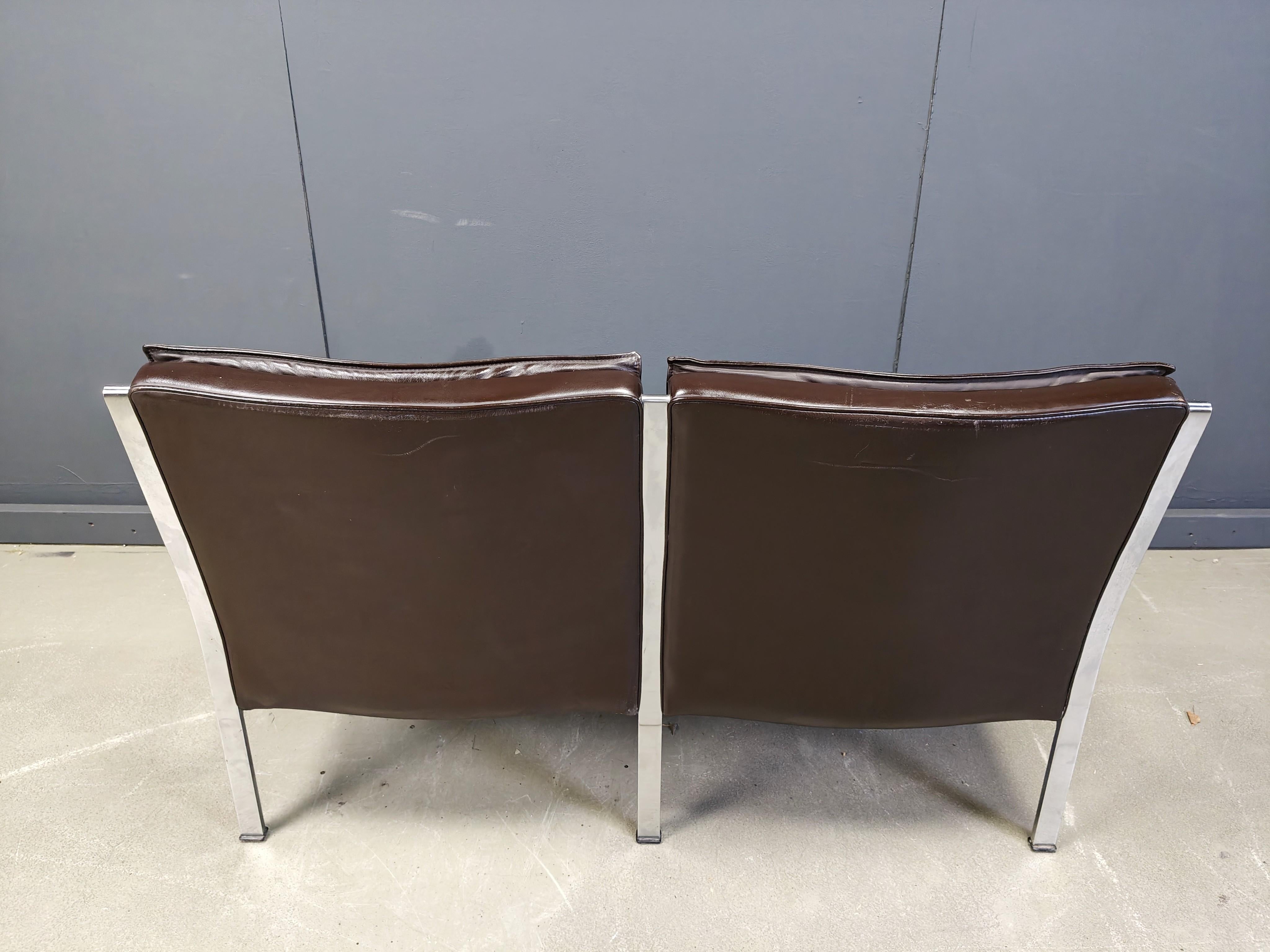 Divano di metà secolo di Preben Fabricius e Jorgen Kastholm per Walter Knoll, anni '60.

Bellissima struttura in acciaio spazzolato e cuscini e braccioli in pelle color cioccolato.

Anni '60 - Germania

Buone condizioni con normale usura/patina