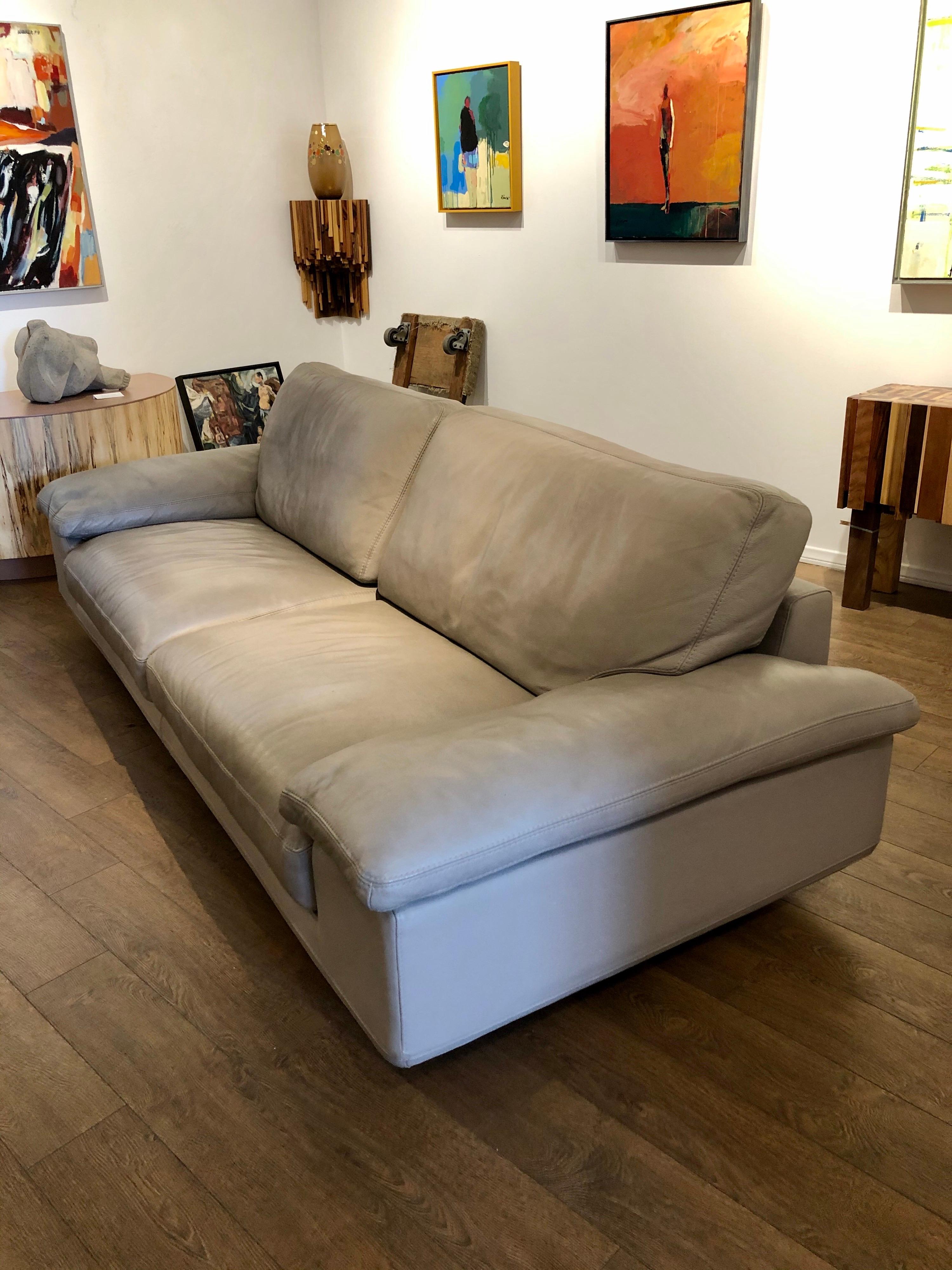 Beautiful and comfy grey leather sofa by Roche Bobois, circa 2000, the condition it''s great its been professionally cleaned, the foam its firm and the leather shows light wear