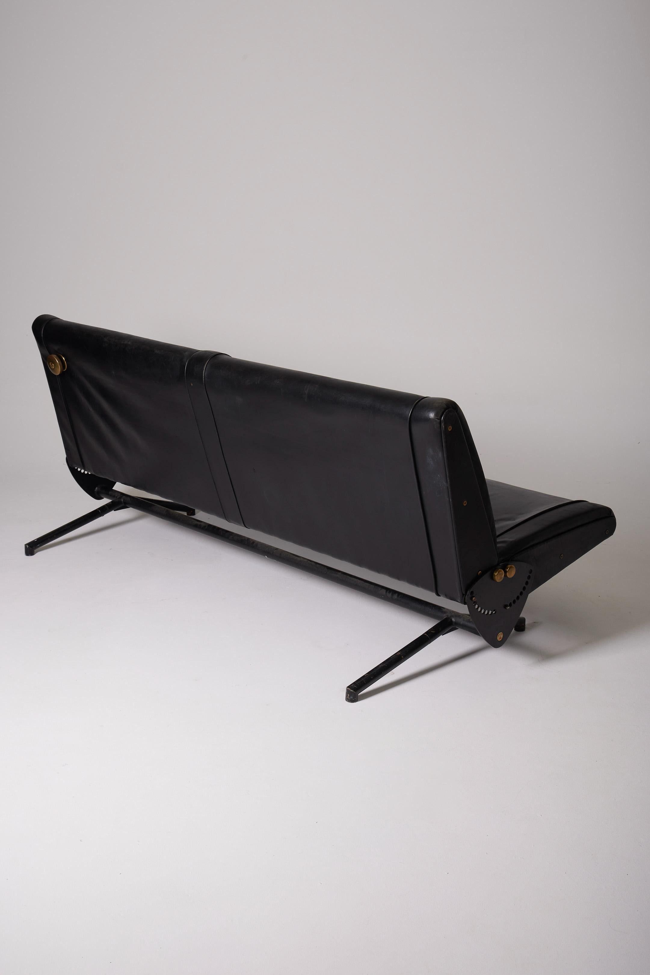  Leather sofa D70 by Osvaldo Borsani For Sale 6