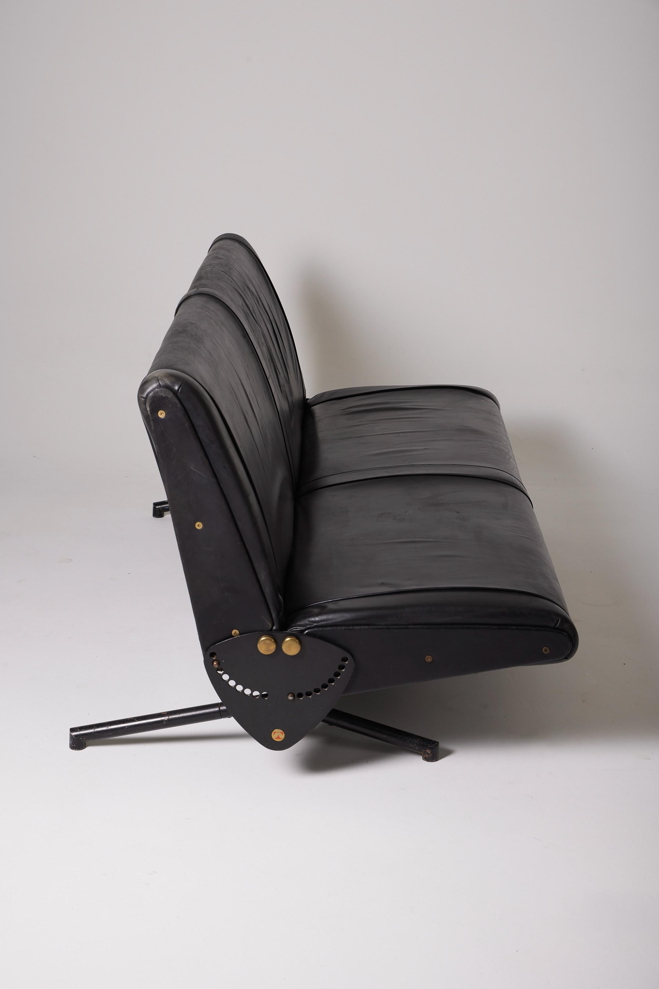  Leather sofa D70 by Osvaldo Borsani For Sale 7