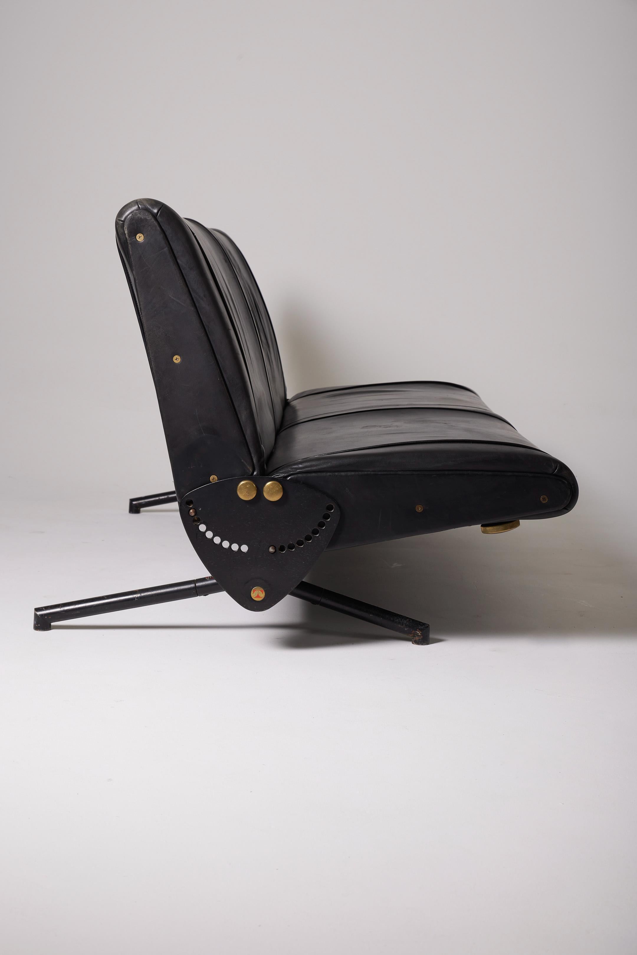  Leather sofa D70 by Osvaldo Borsani For Sale 8