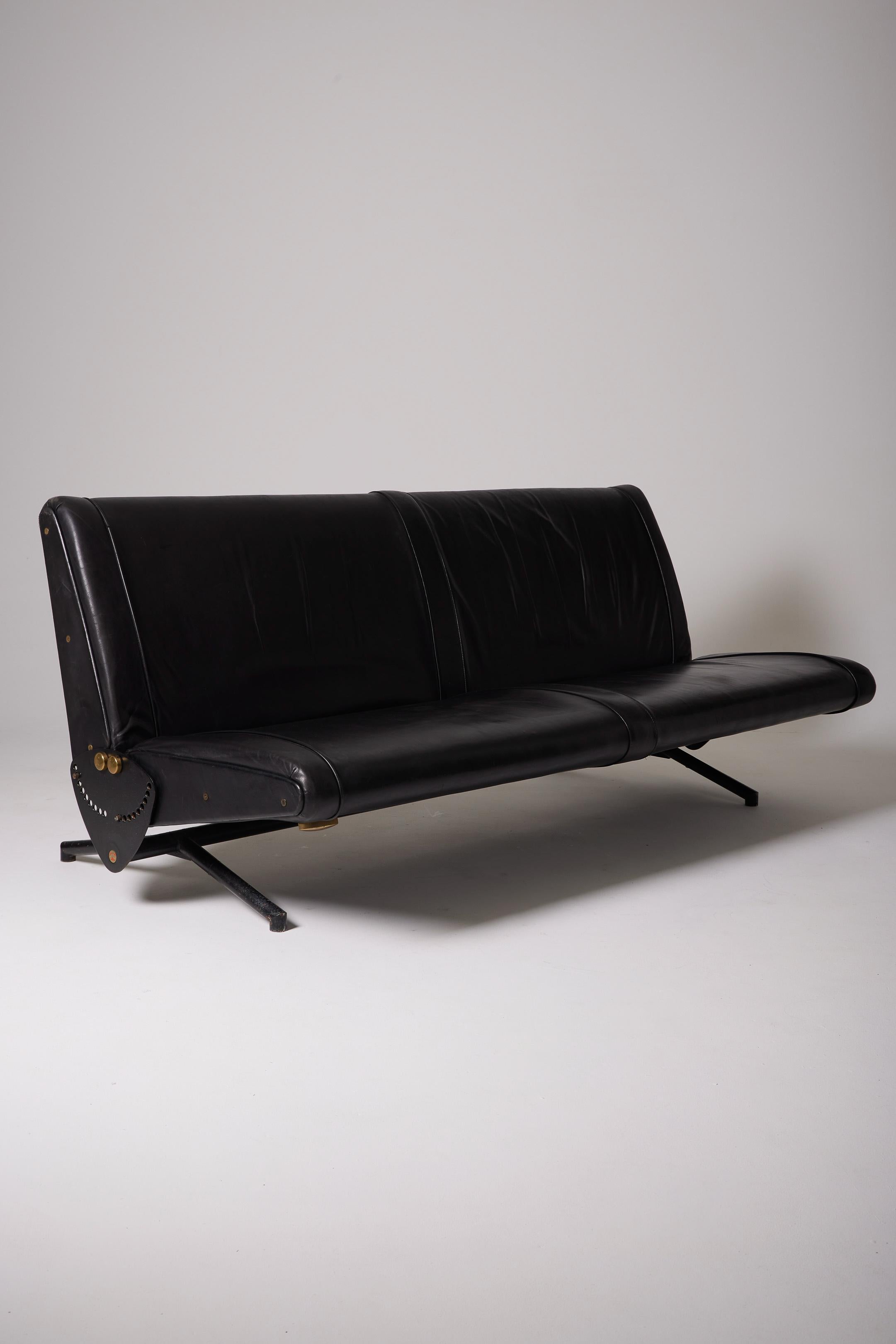  Leather sofa D70 by Osvaldo Borsani For Sale 9