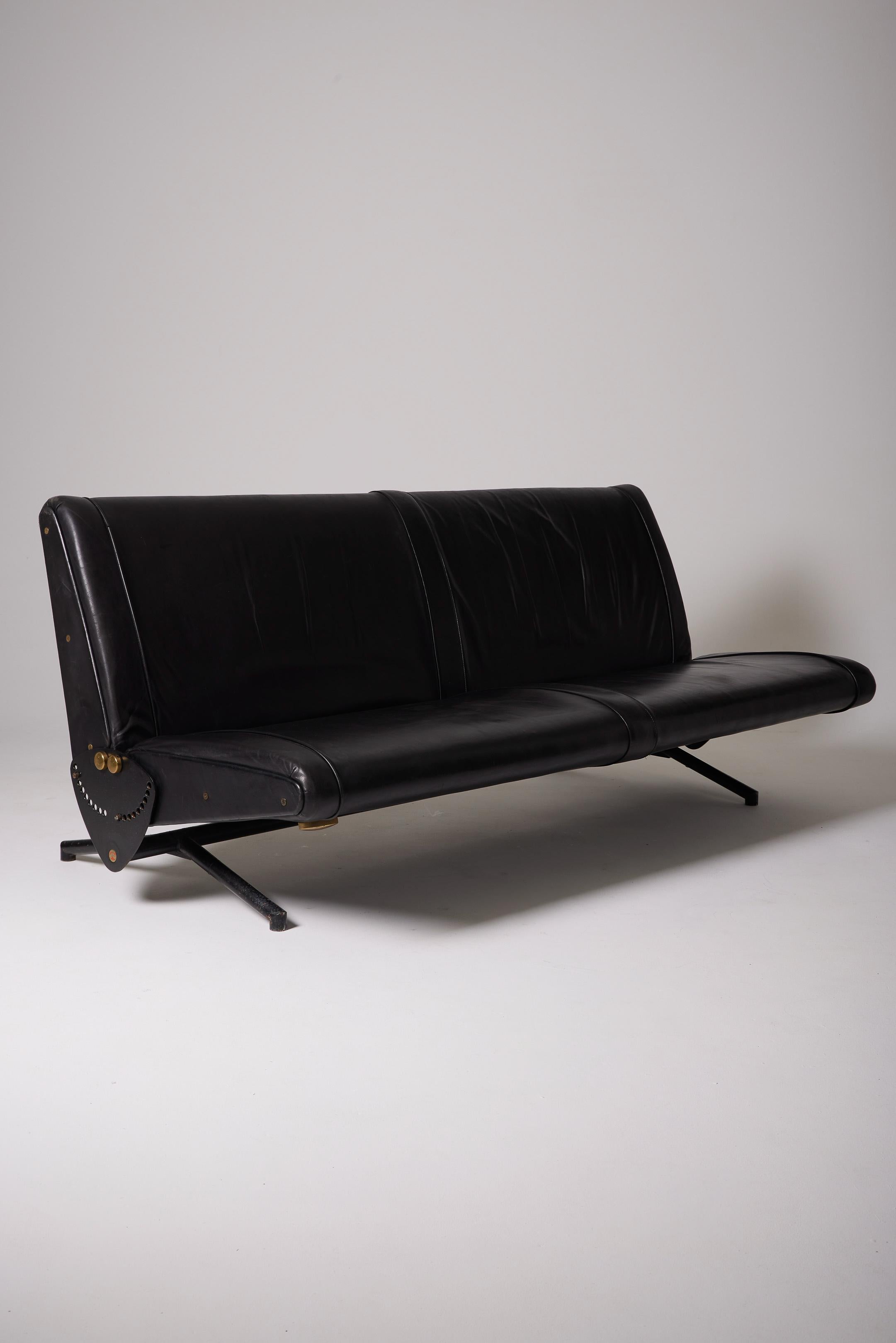 Leather sofa D70 by Osvaldo Borsani 9
