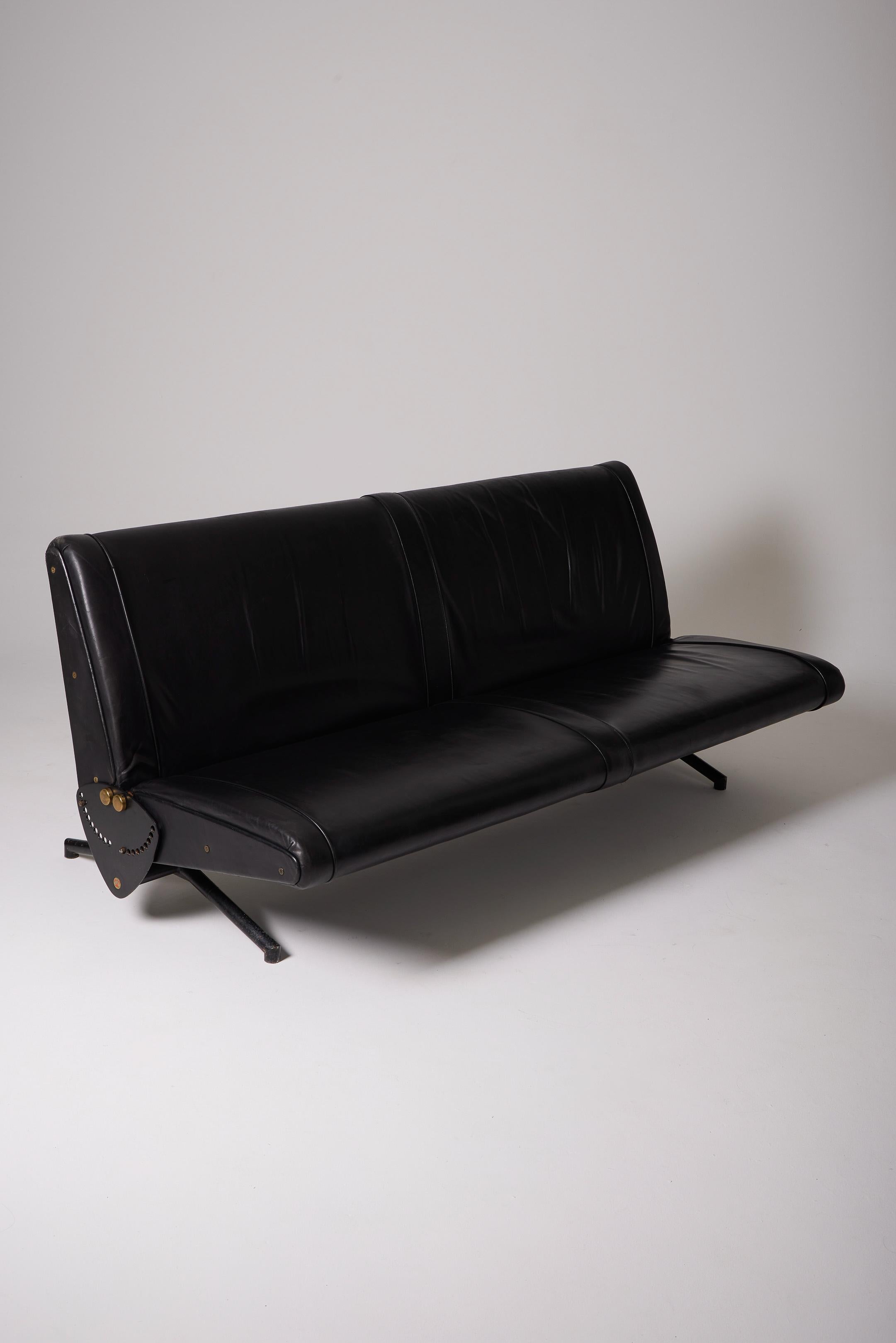 Leather sofa D70 by Osvaldo Borsani 10