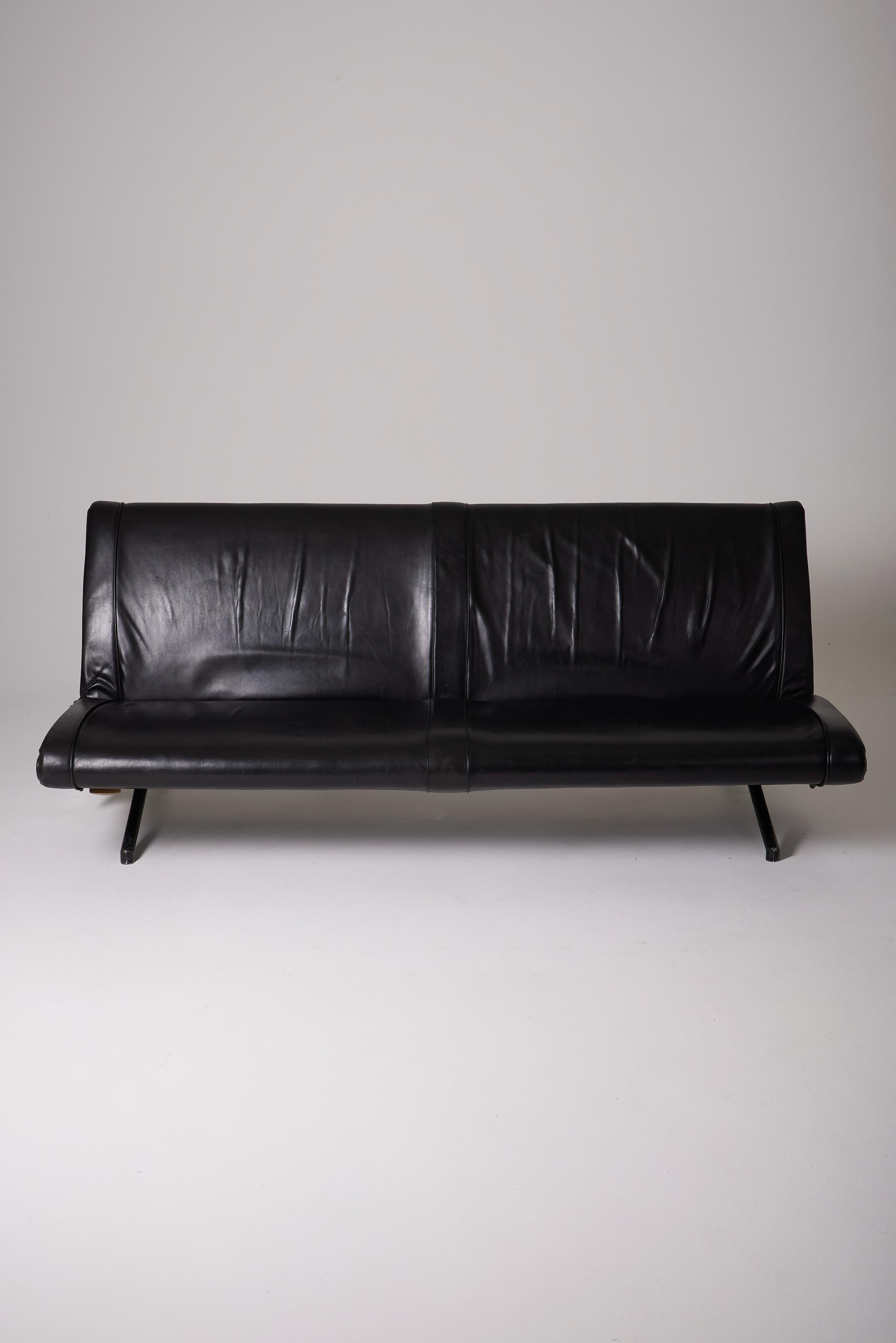  Leather sofa D70 by Osvaldo Borsani For Sale 11