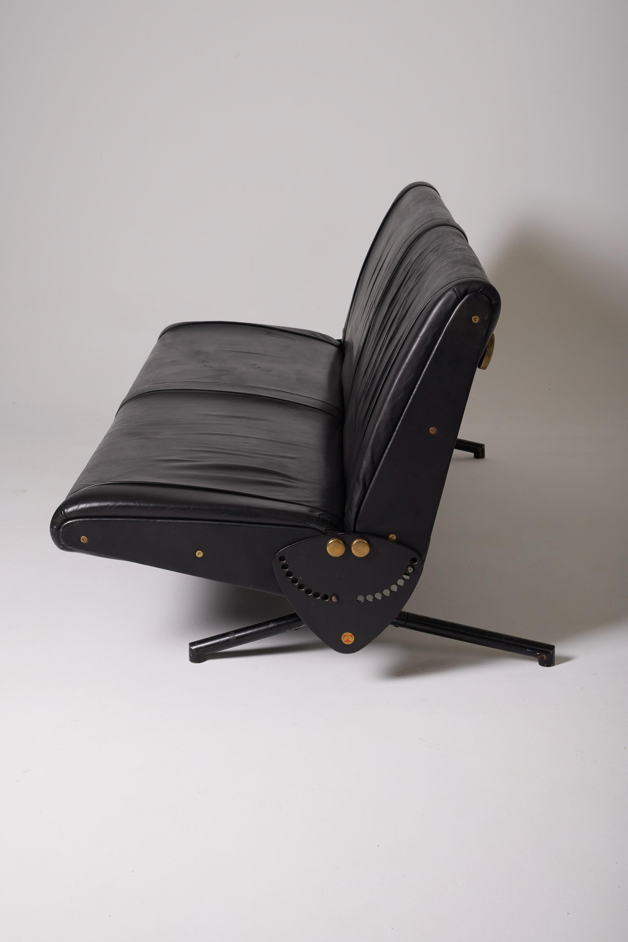  Leather sofa D70 by Osvaldo Borsani For Sale 1