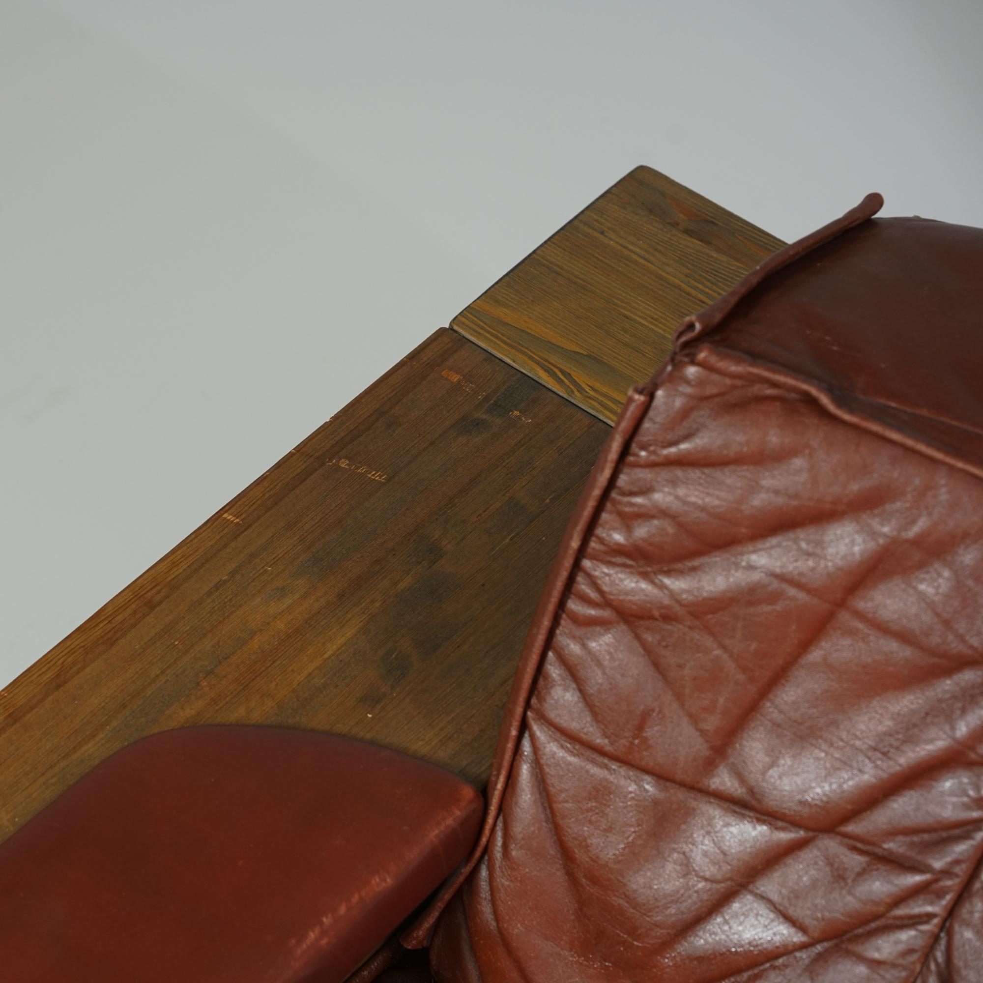 Leather Sofa, Hämeen Kalustajat, Finland, 1970s In Good Condition For Sale In Helsinki, Uusimaa