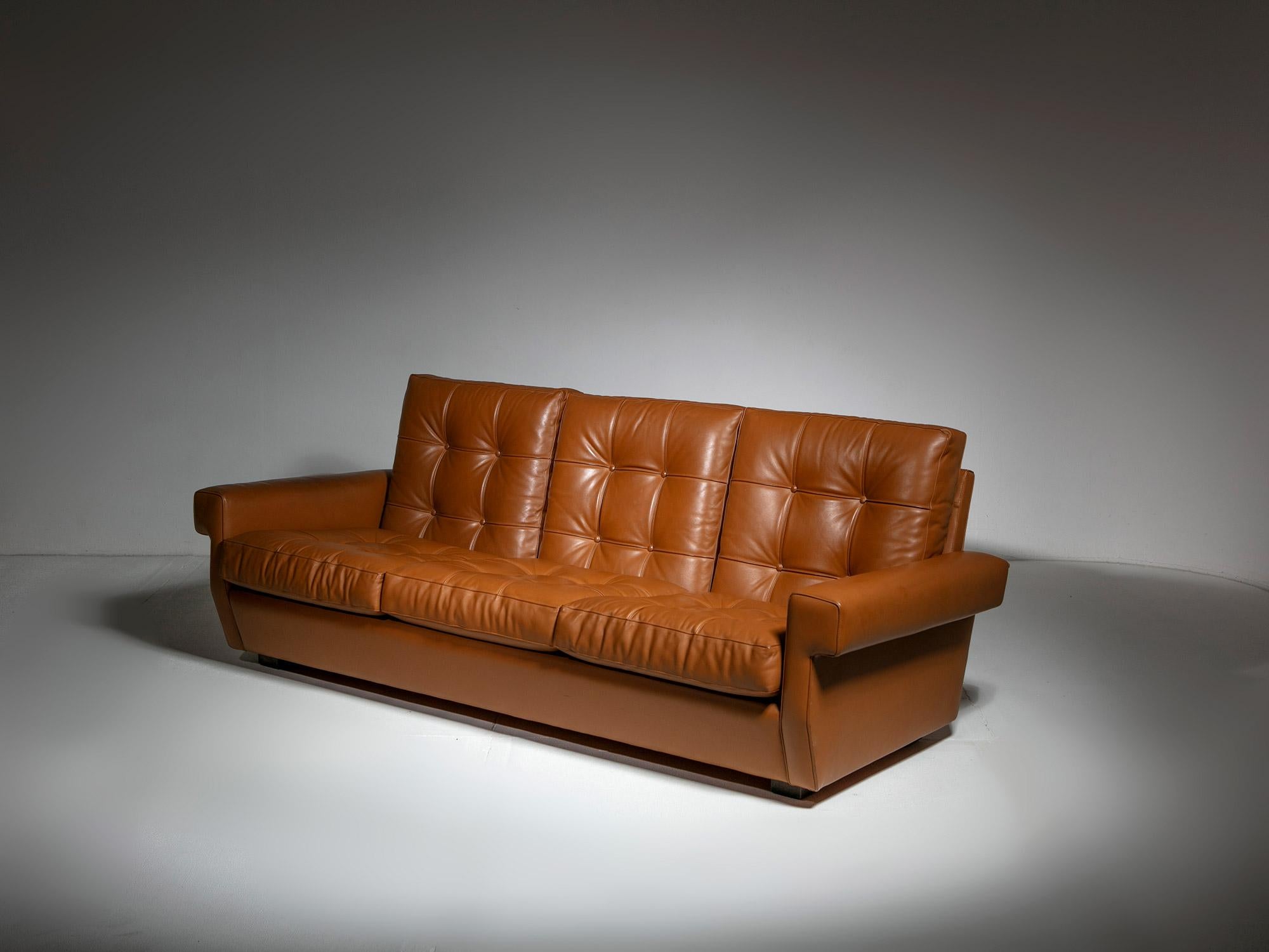 Scarce leather sofa model 919 by Ico Parisi for Cassina.
The piece was manufactured by Cassina upon commission for interiors projects by Ico Parisi.
Sold together with a certificate of authenticity from the Archivio Design Ico Parisi