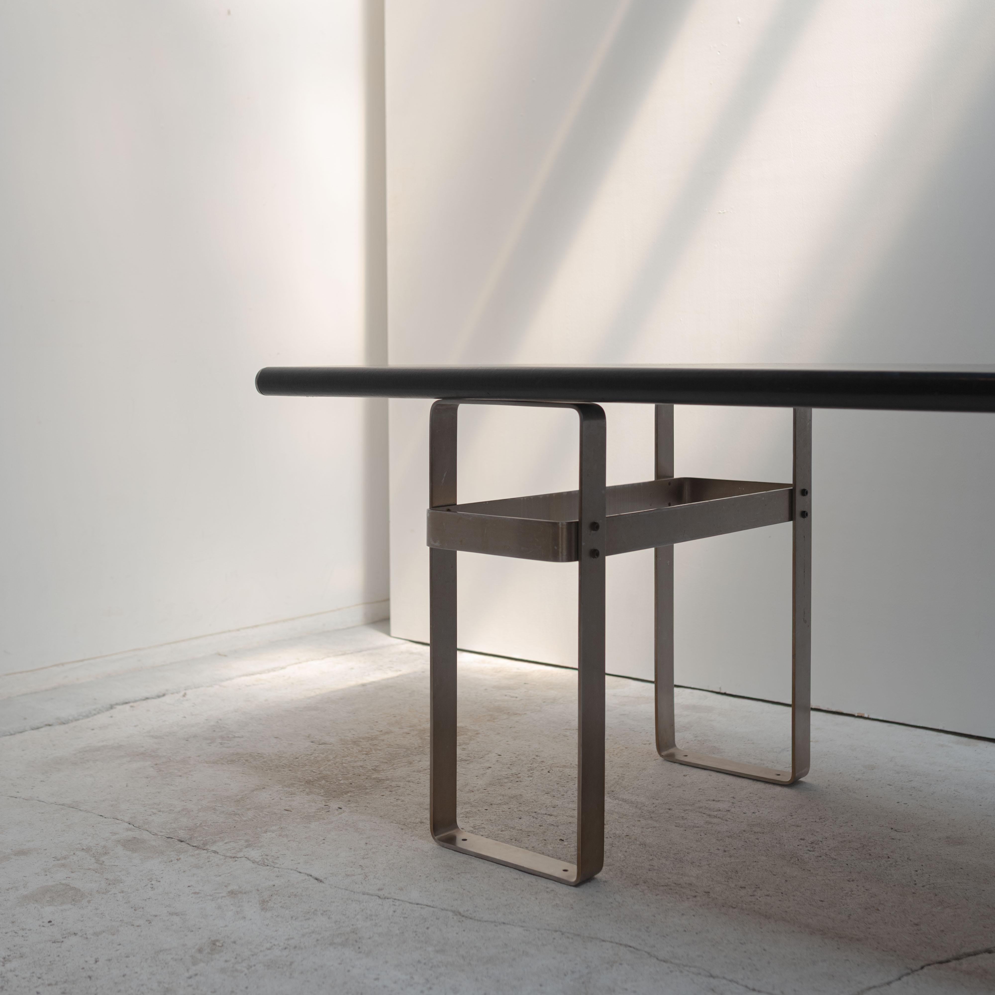Mesa de cuero y acero para Gavina, años 70, Italia Italiano en venta
