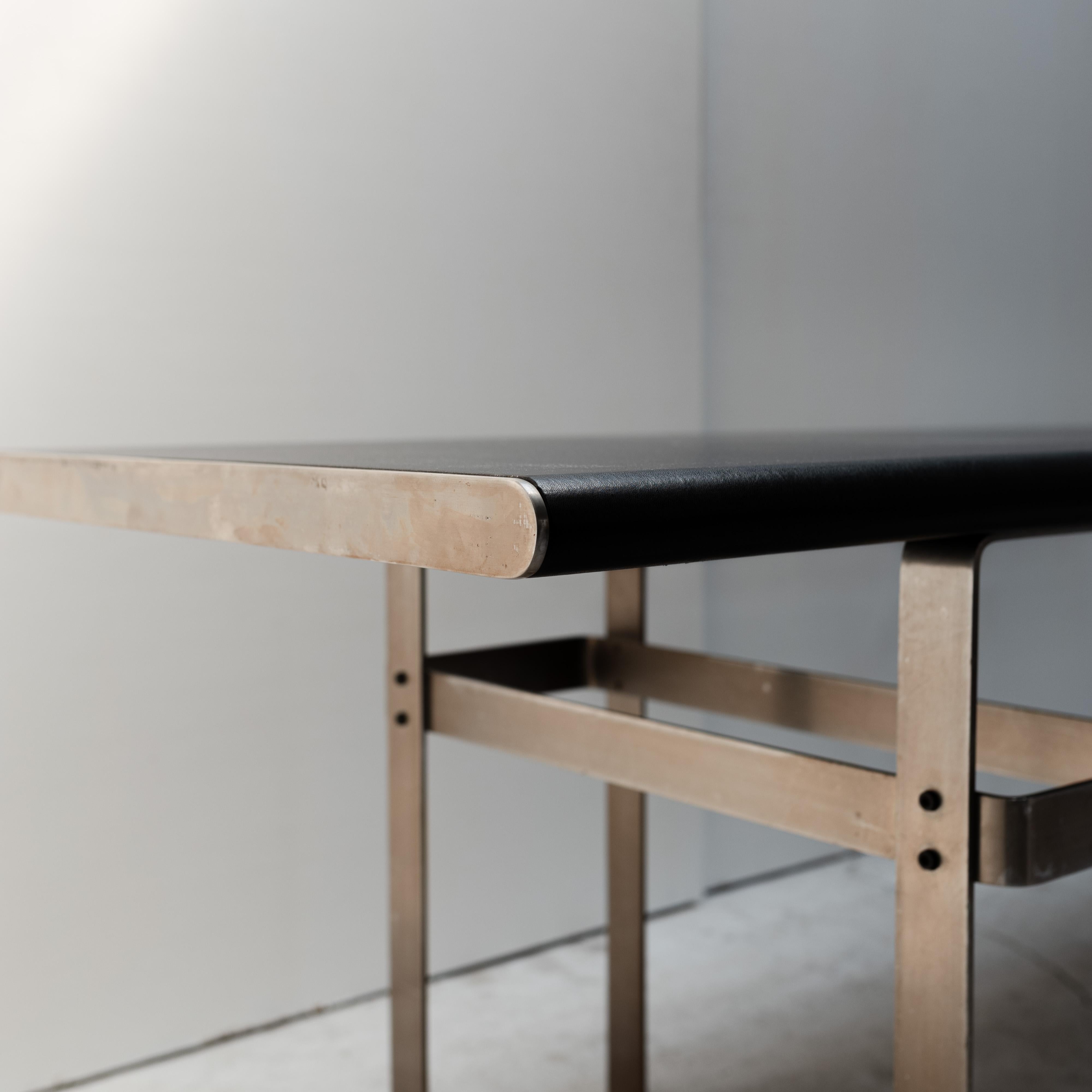 Mesa de cuero y acero para Gavina, años 70, Italia en Bueno estado para la venta en Tokyo, Tokyo