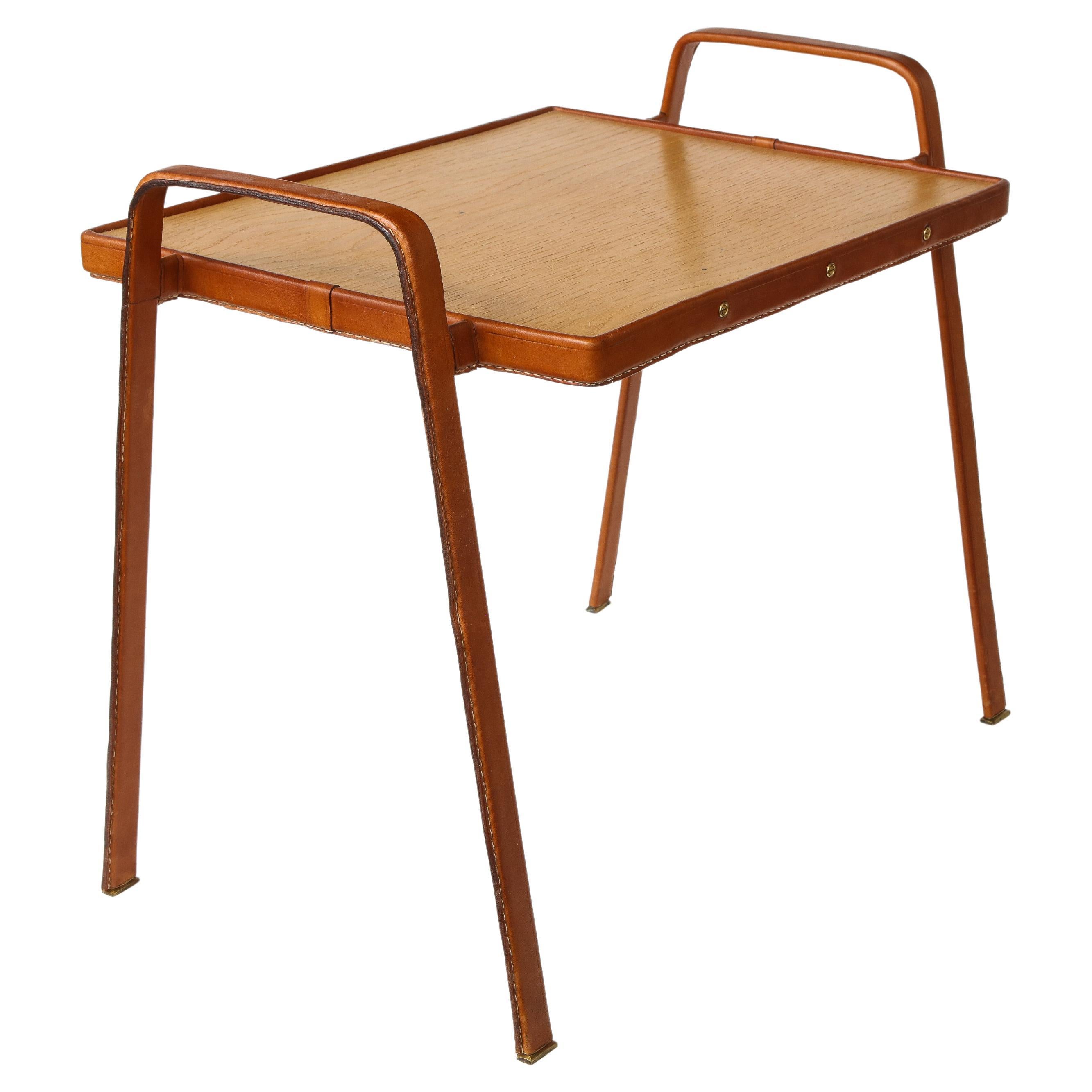 Beistelltisch mit Lederstickerei von Jacques Adnet, um 1950 im Angebot