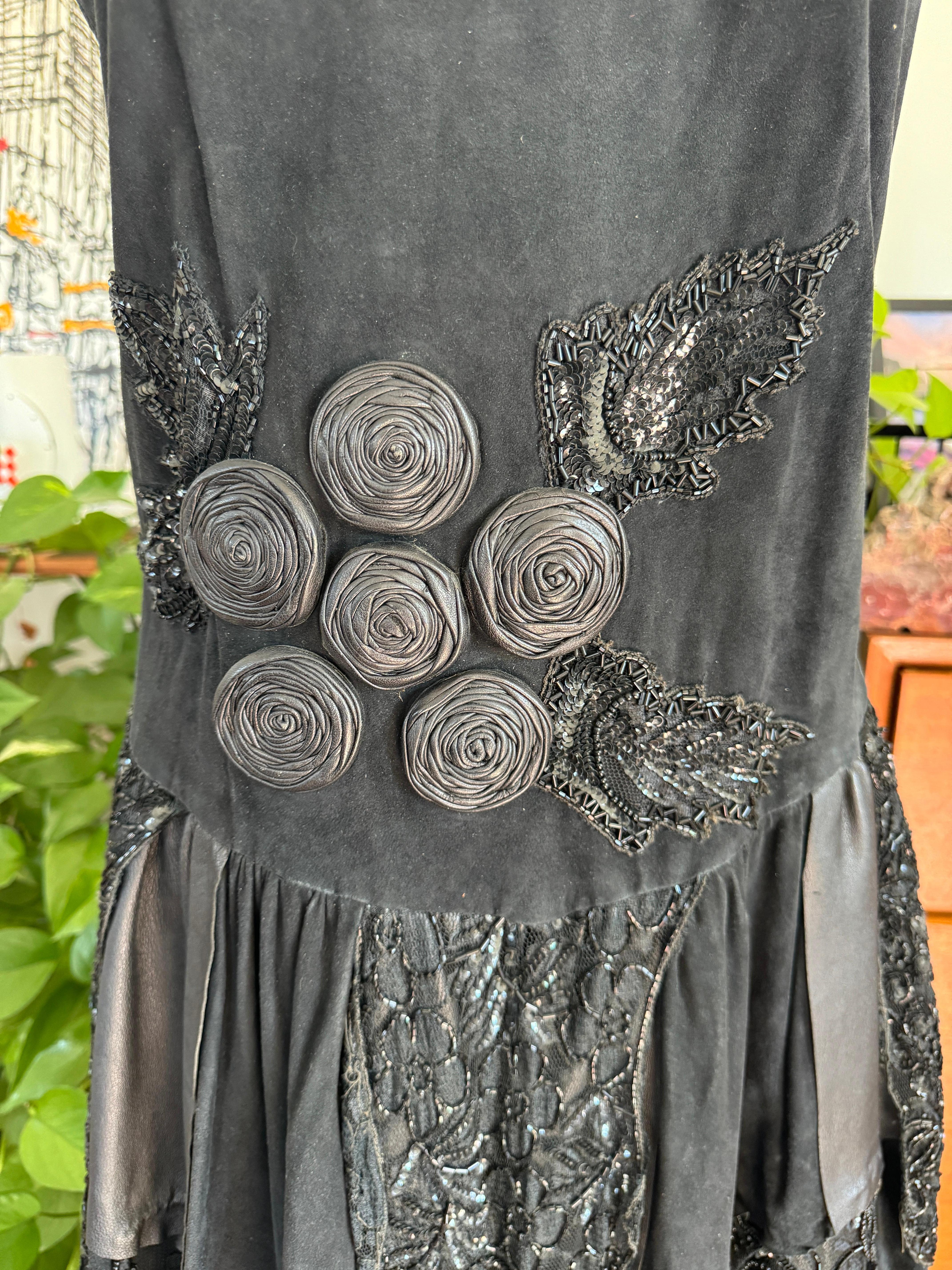 Piel Ante Lentejuelas Vestido Negro Años 80 en venta 3