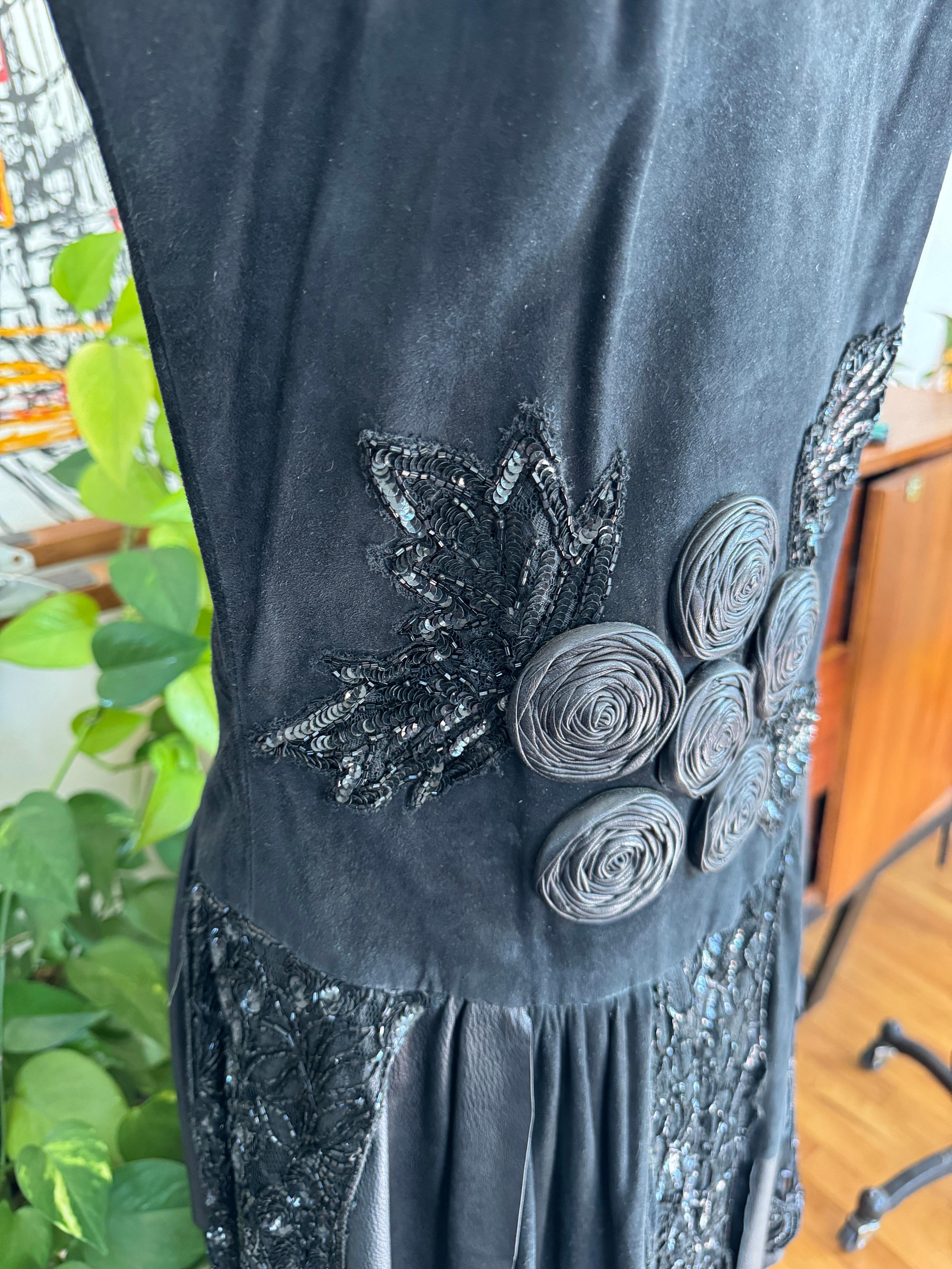 Piel Ante Lentejuelas Vestido Negro Años 80 en venta 5