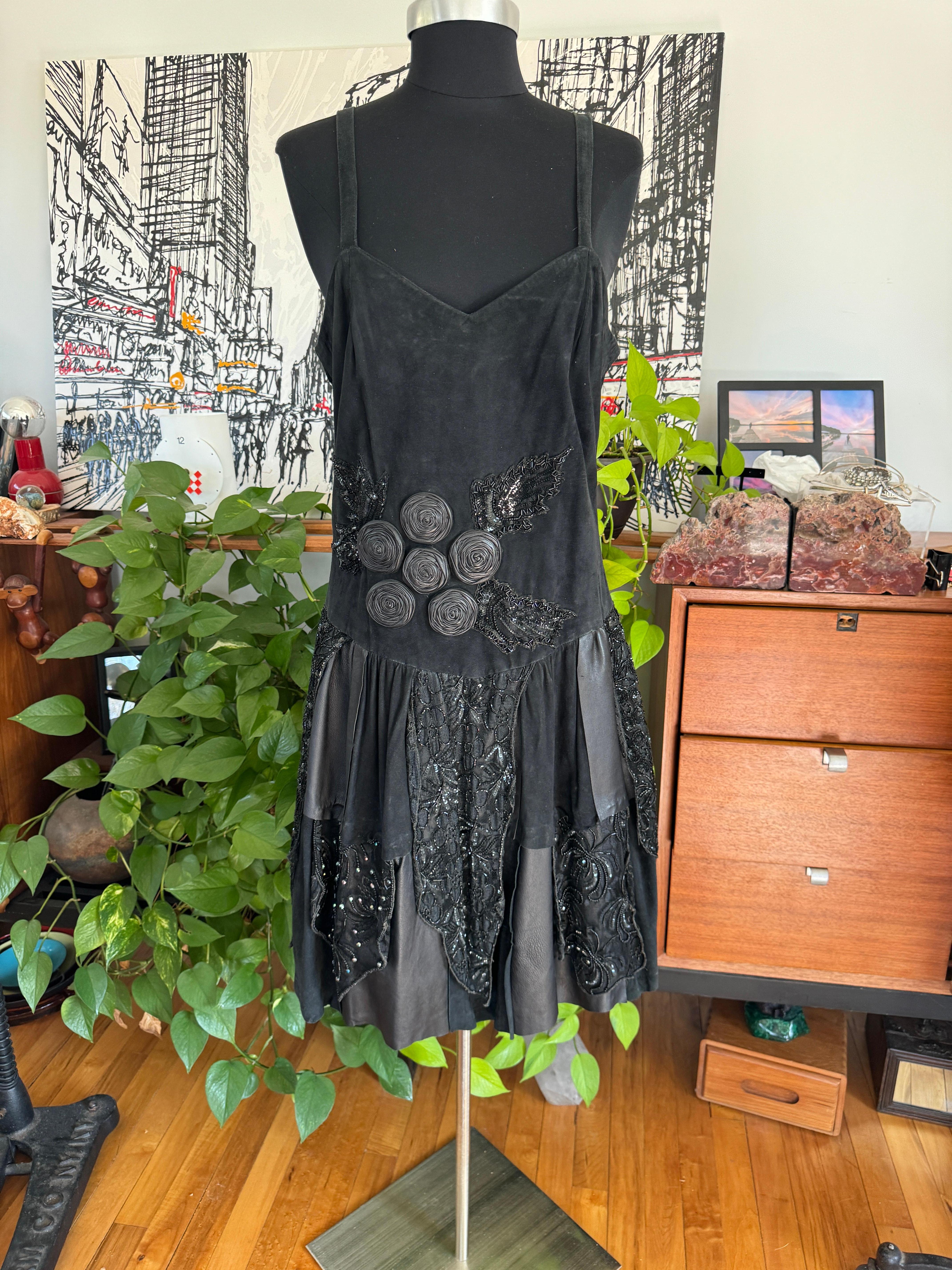 Piel Ante Lentejuelas Vestido Negro Años 80 en venta 1