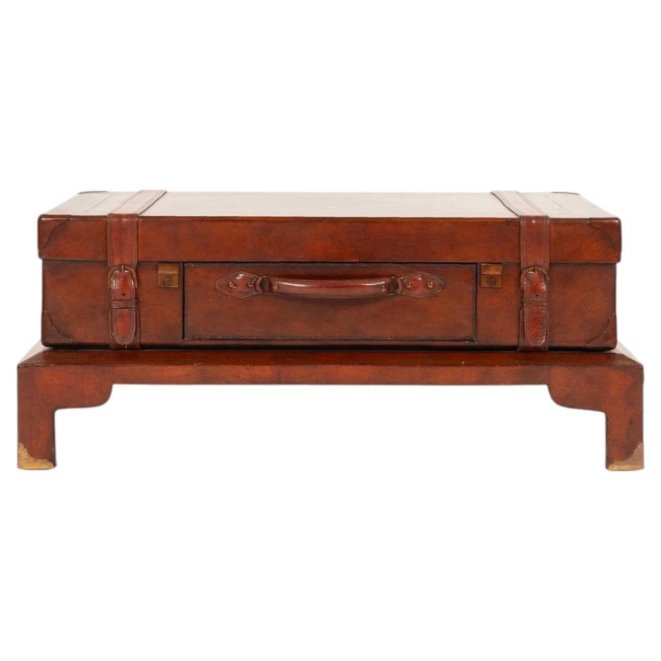 Table basse « Valise en cuir » en vente