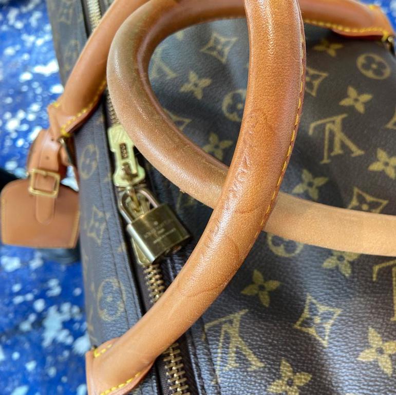 Leather suitcase with LV Monogram pattern Louis Vuitton For Sale 5