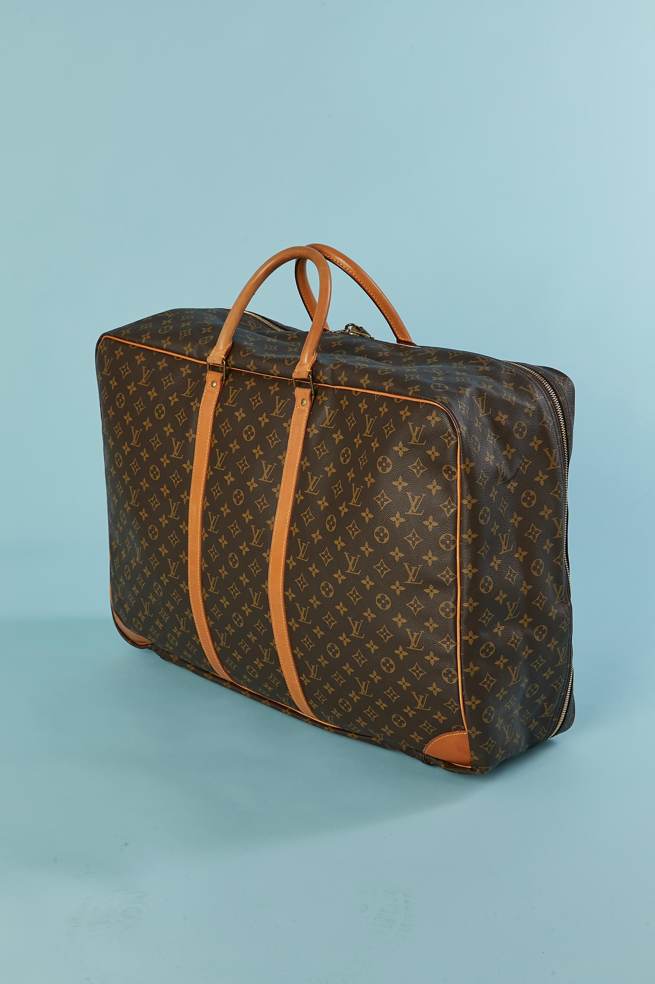 Leather suitcase with LV Monogram pattern Louis Vuitton In Good Condition For Sale In Saint-Ouen-Sur-Seine, FR