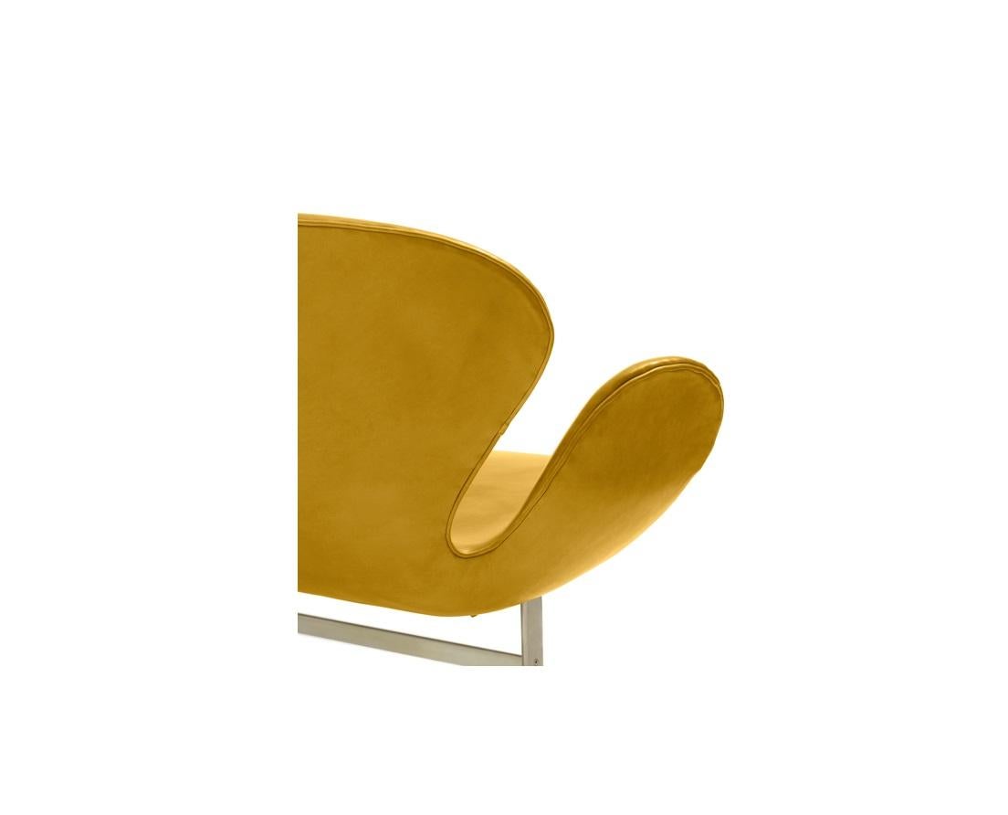 Leather Swan Sofas by Arne Jacobsen for Fritz Hansen For Sale 1
