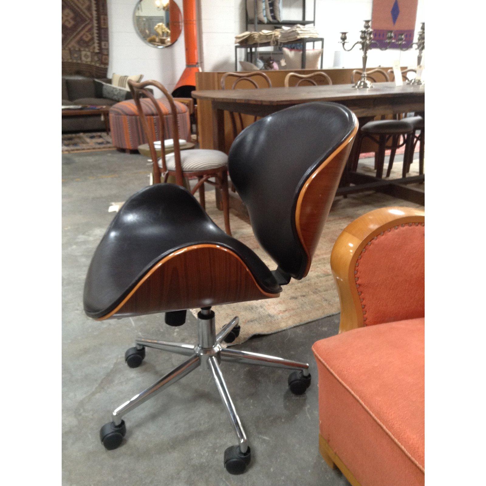 Scandinavian Modern Leather Swan Swivel Office Chair