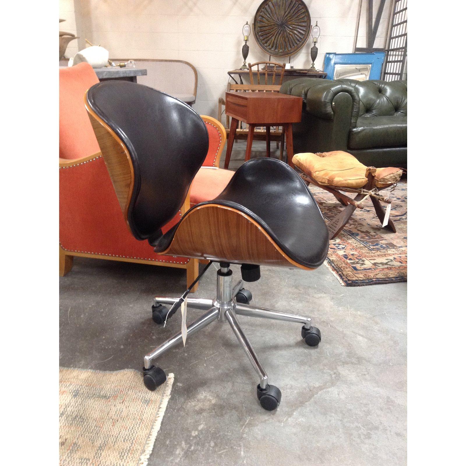 Molded Leather Swan Swivel Office Chair