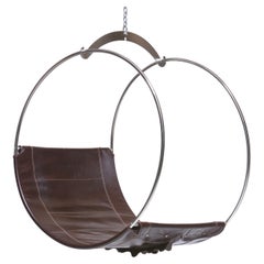 Fauteuil pivotant en cuir par Egg Designs