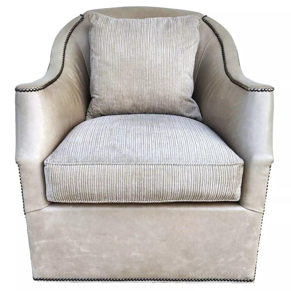 Leather Swivel Bucket Chair by HICKORY CHAIR Co In Good Condition For Sale In Lake Worth, FL