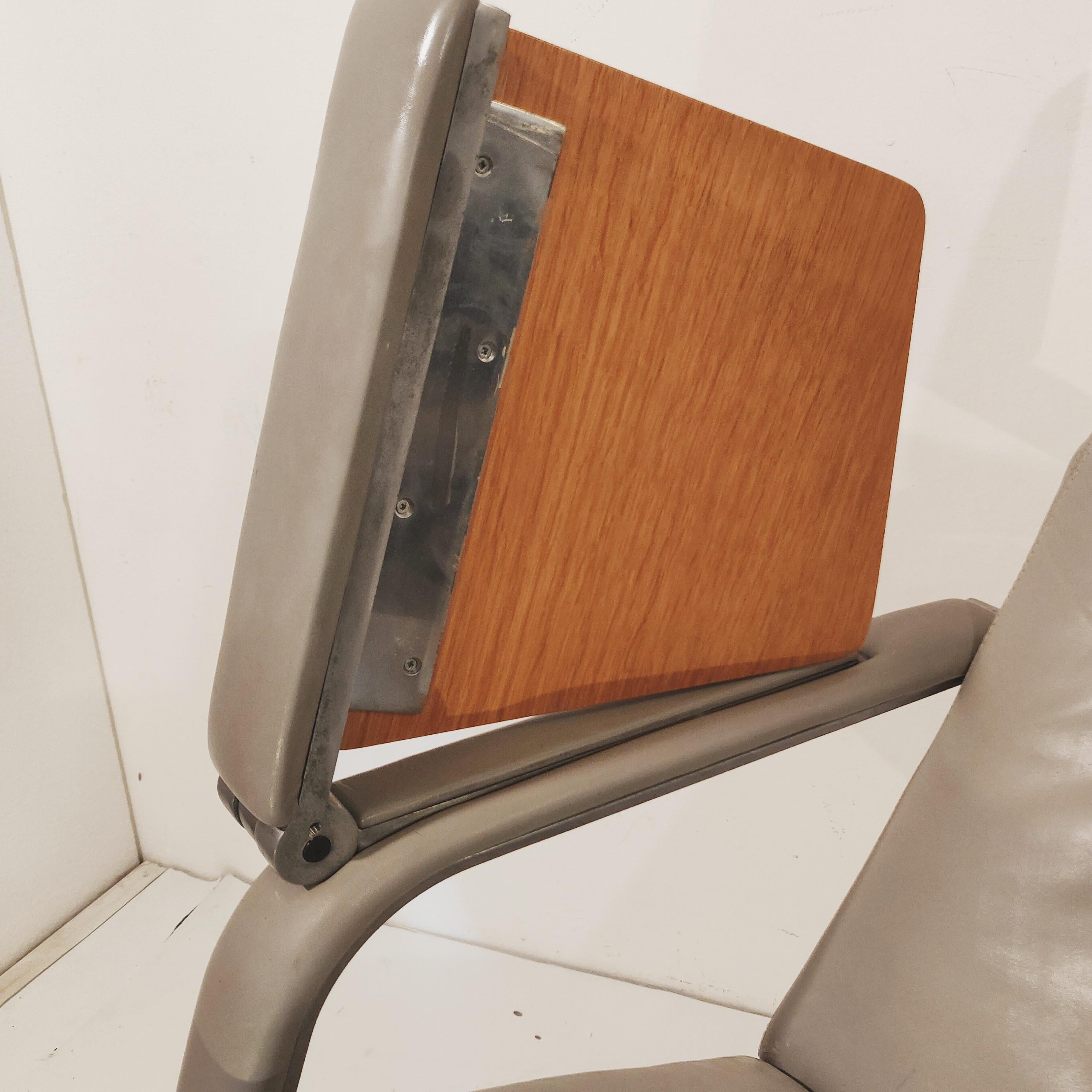 Chaise pivotante en cuir avec planche à écrire en bois de Geoffrey Harcourt, 1970 en vente 5