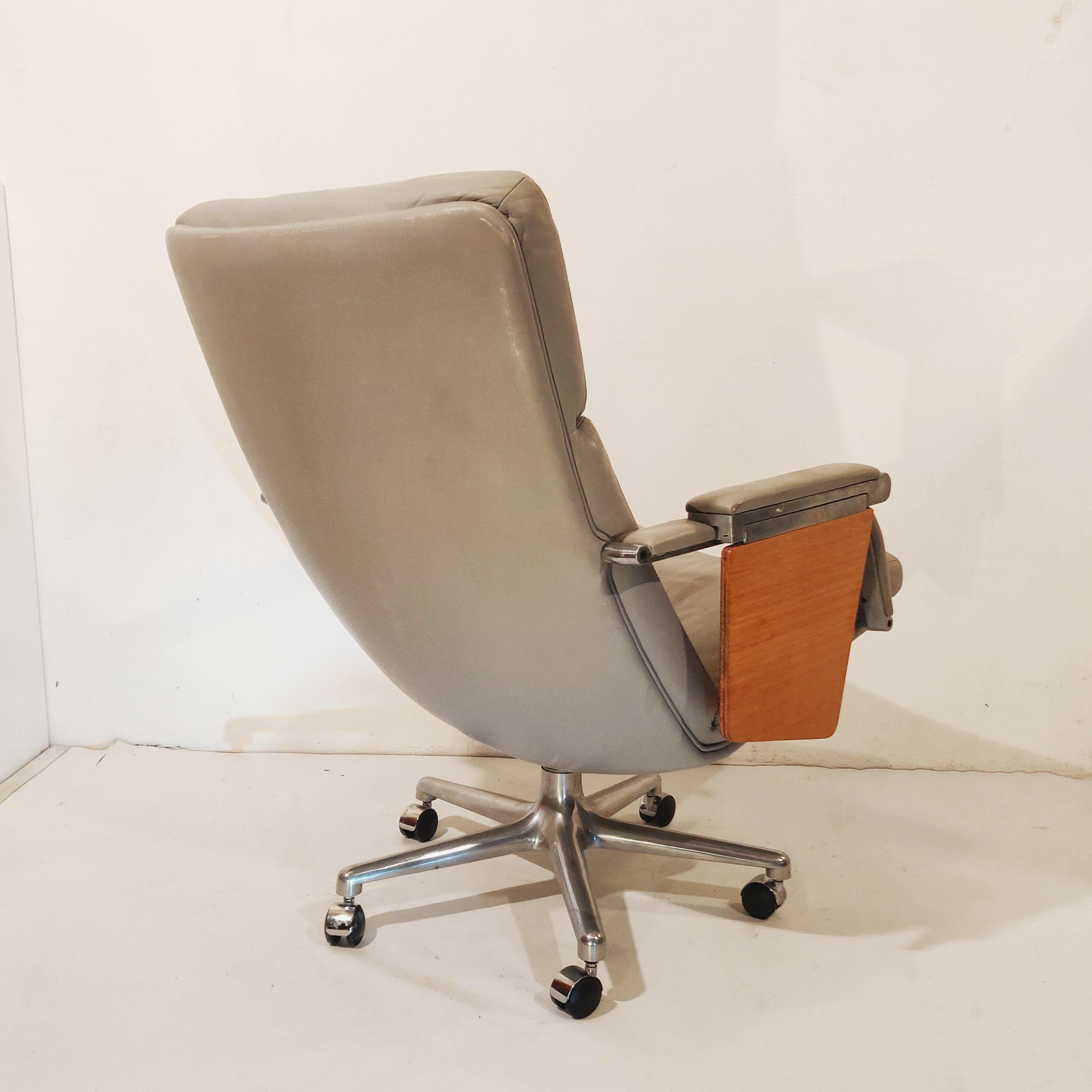 Mid-20th Century Leather Swivel Chair with Wooden Writing Board by Geoffrey Harcourt, 1970s For Sale