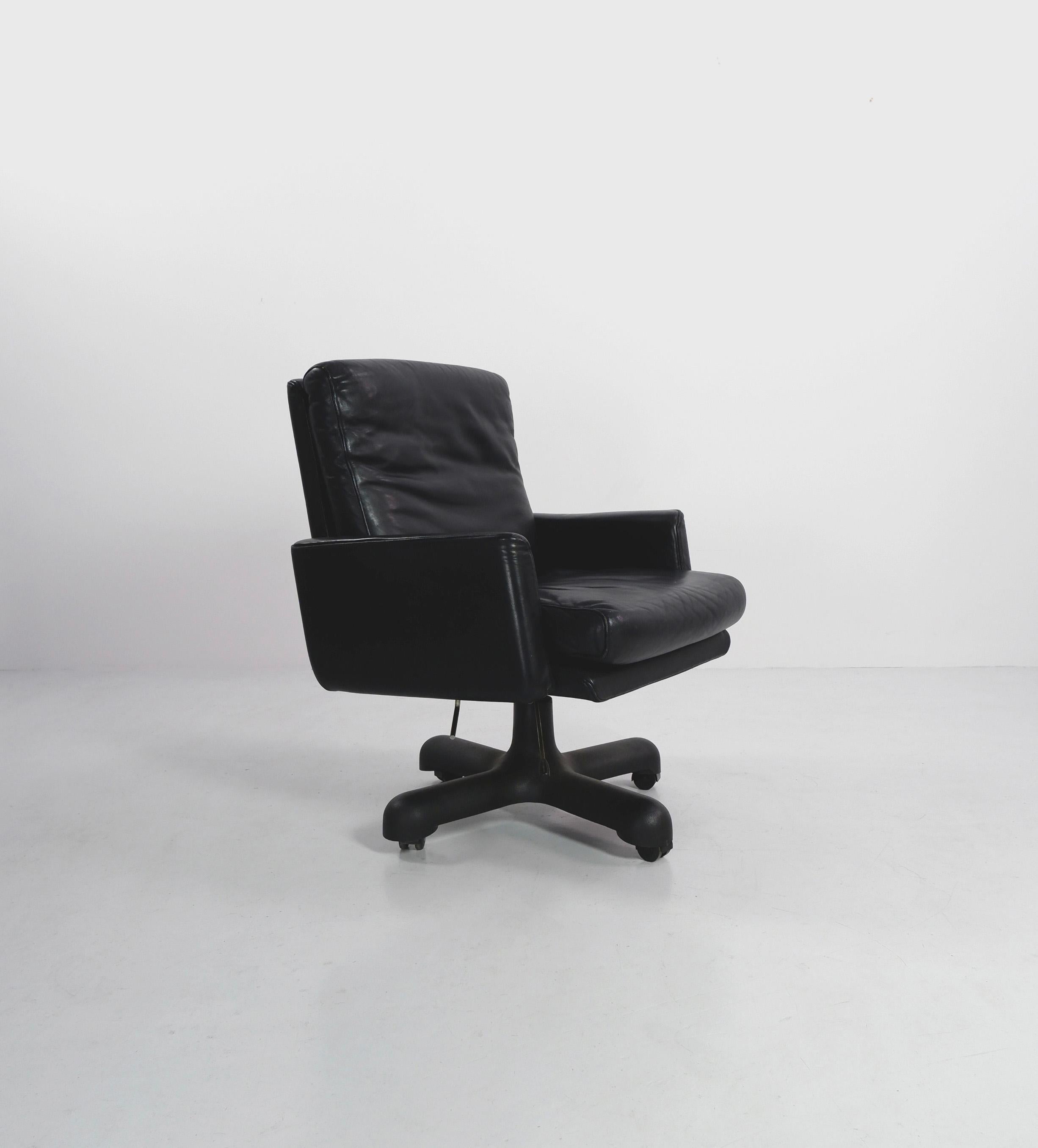 Late 20th Century leather desk chair manufactured by Marcatré.

Founded in 1975 Marcatré is synonymous with high end office furniture, working with prolific Italian architects and designers such as Mario Bellini, Achille Castiglioni, and Paolo