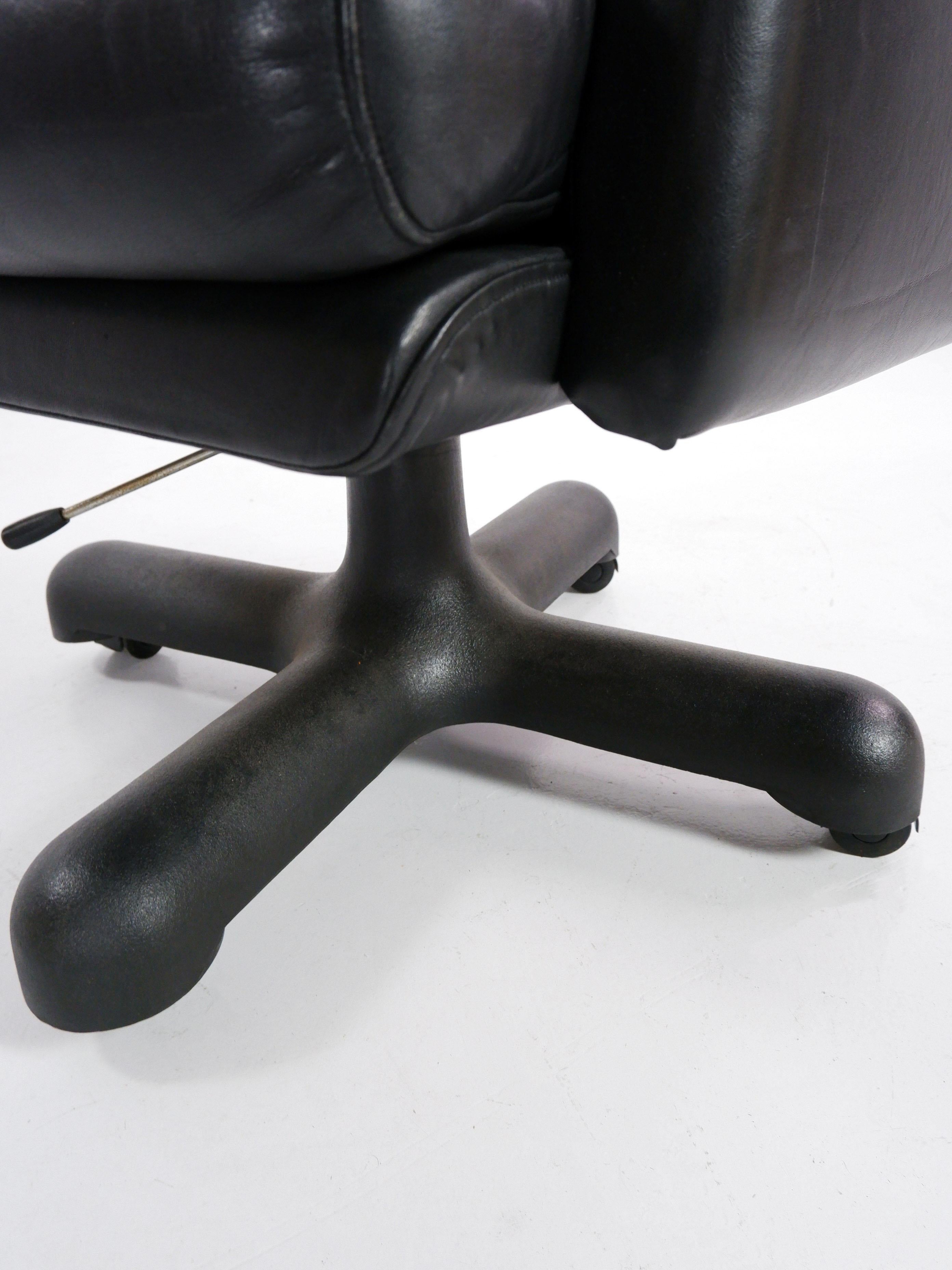 Leather Swivel Desk Chair, Italy, c.1980 For Sale 1