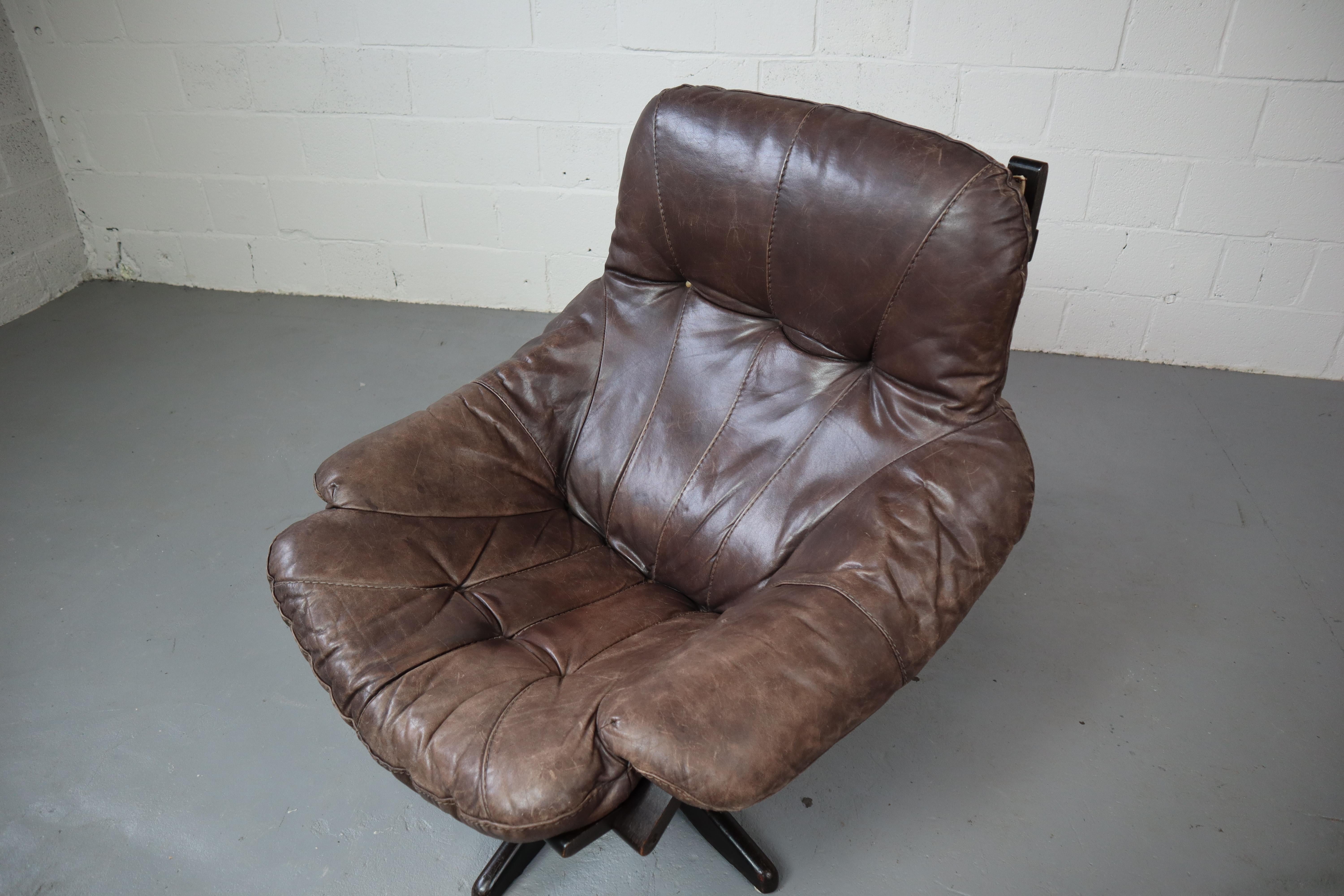 XX secolo Sedia da salotto girevole in pelle di Gerald Easden per Module Furniture, anni '60 in vendita