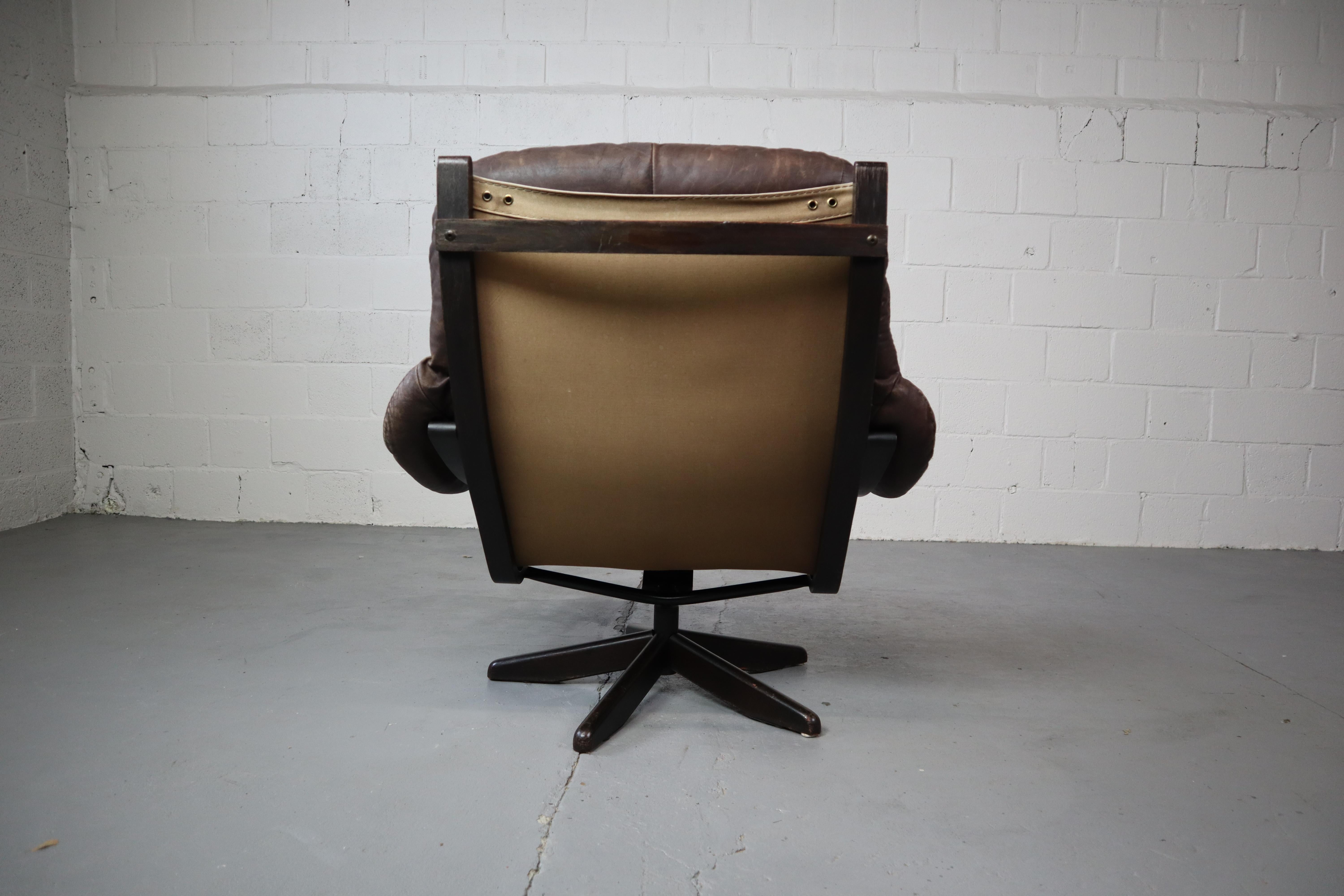 Metallo Sedia da salotto girevole in pelle di Gerald Easden per Module Furniture, anni '60 in vendita