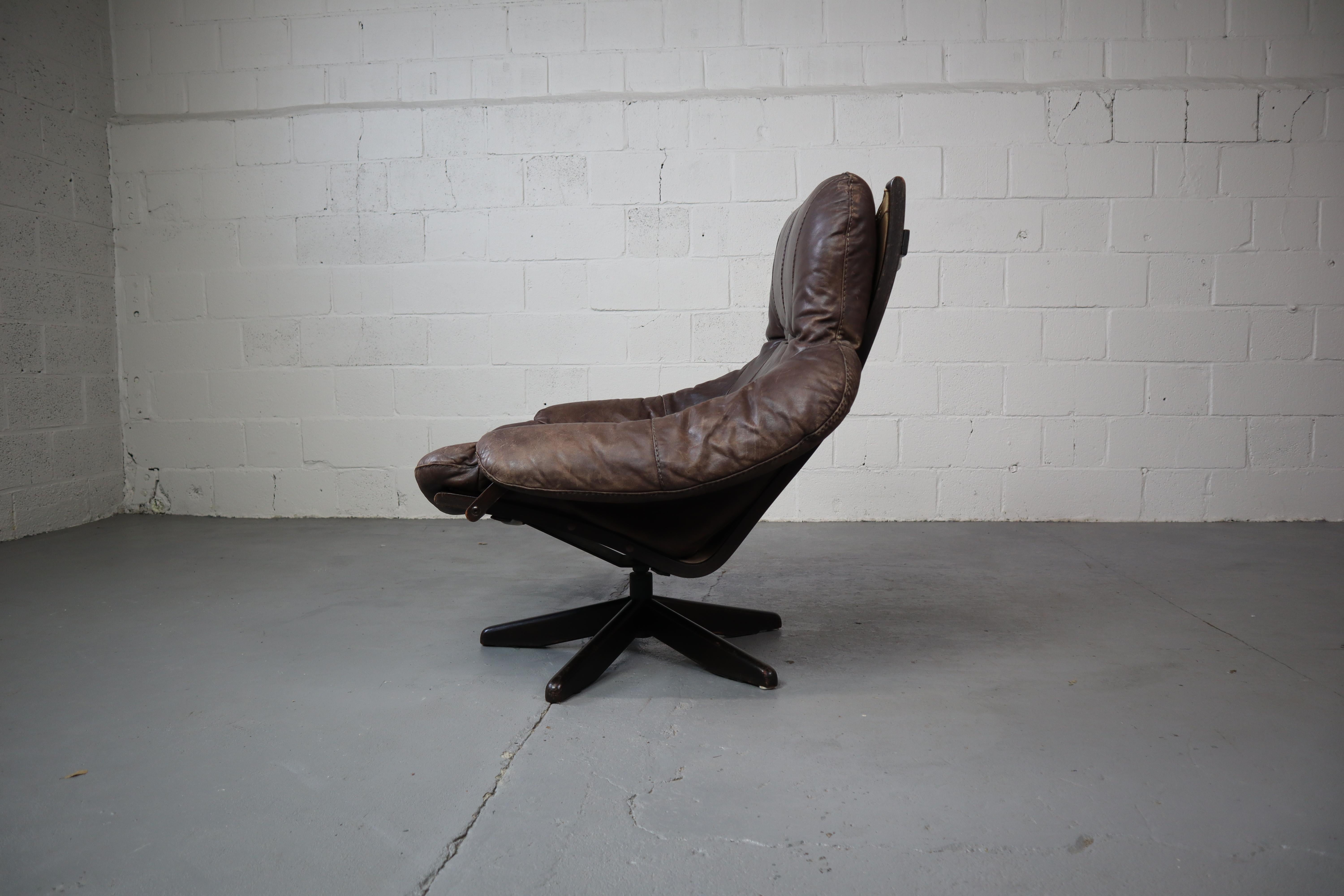 Sedia da salotto girevole in pelle di Gerald Easden per Module Furniture, anni '60 in vendita 1