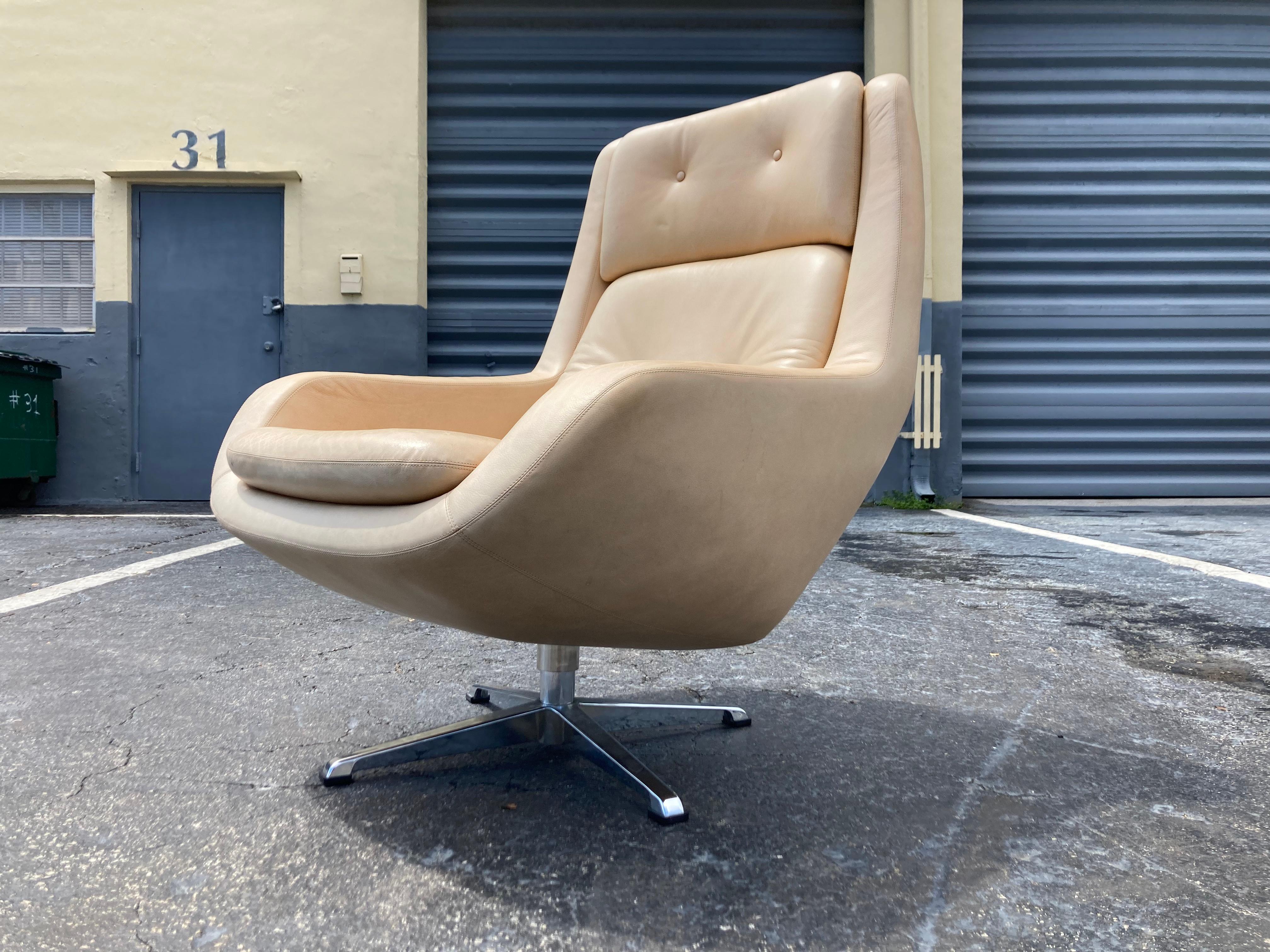 Mid-Century Modern Leather Swivel Lounge Chair, Mid Century Modern Style For Sale