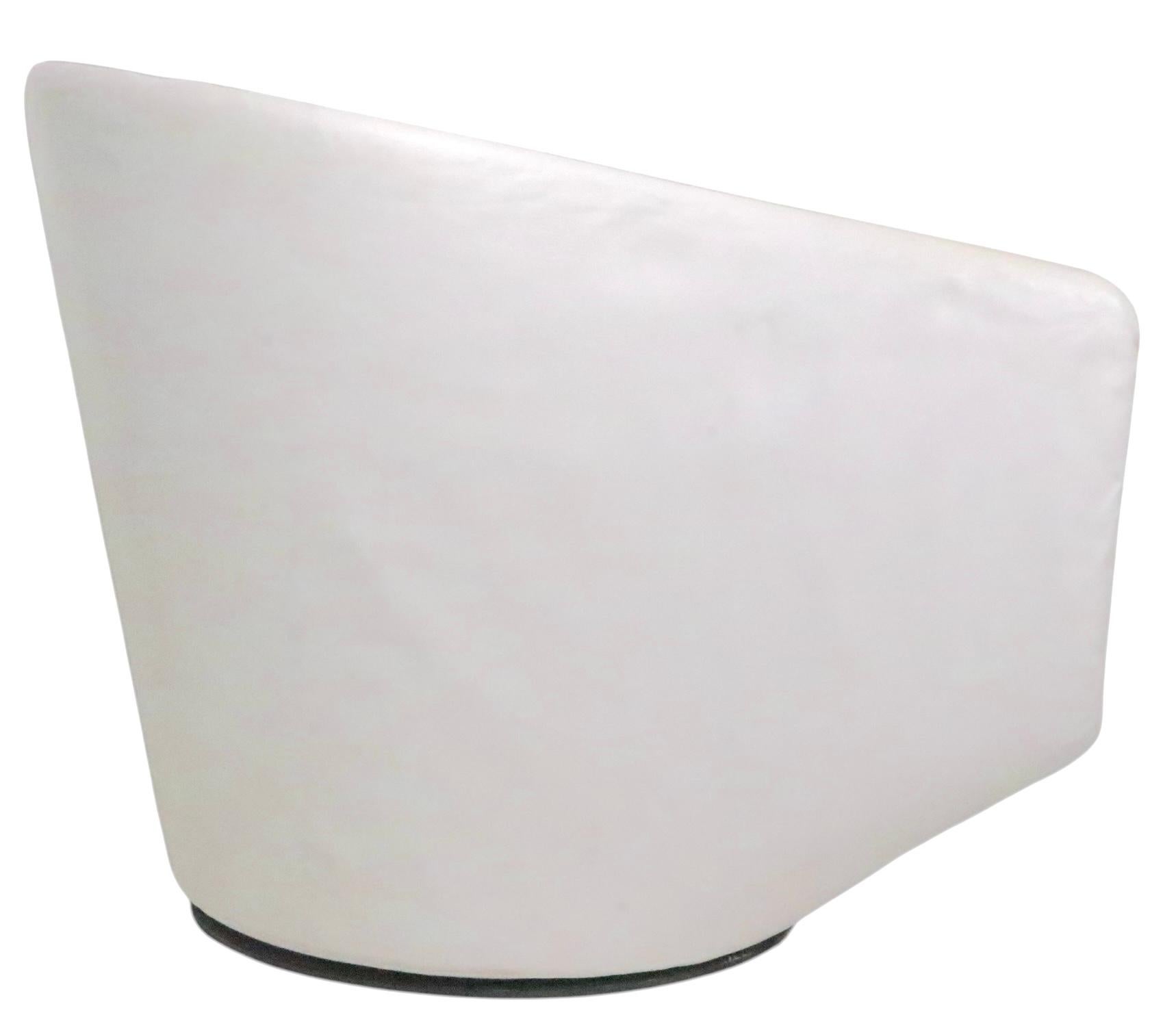 Tumbona giratoria de cuero  Vuelta en U  Silla diseñada por Niels Bendtsen Italia c 2013 en venta 5