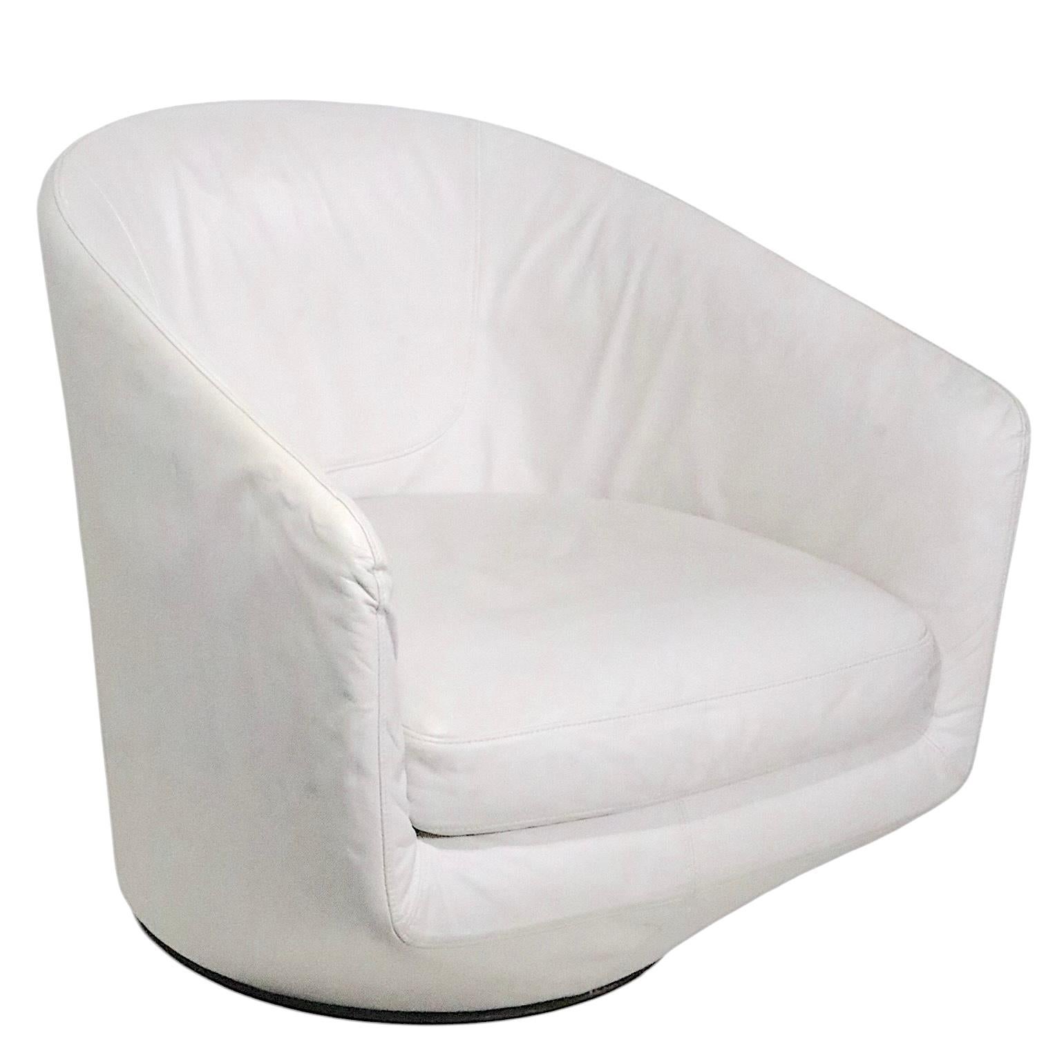 Tumbona giratoria de cuero  Vuelta en U  Silla diseñada por Niels Bendtsen Italia c 2013 en venta 6