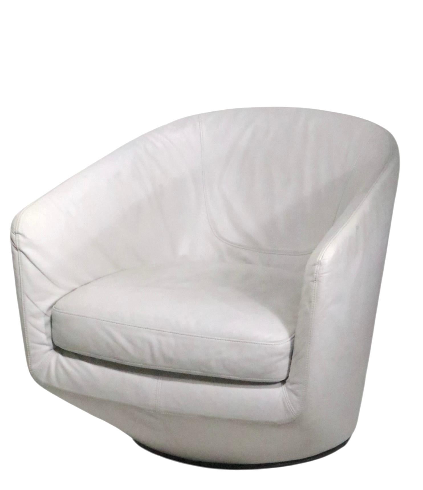 Tumbona giratoria de cuero  Vuelta en U  Silla diseñada por Niels Bendtsen Italia c 2013 en venta 9