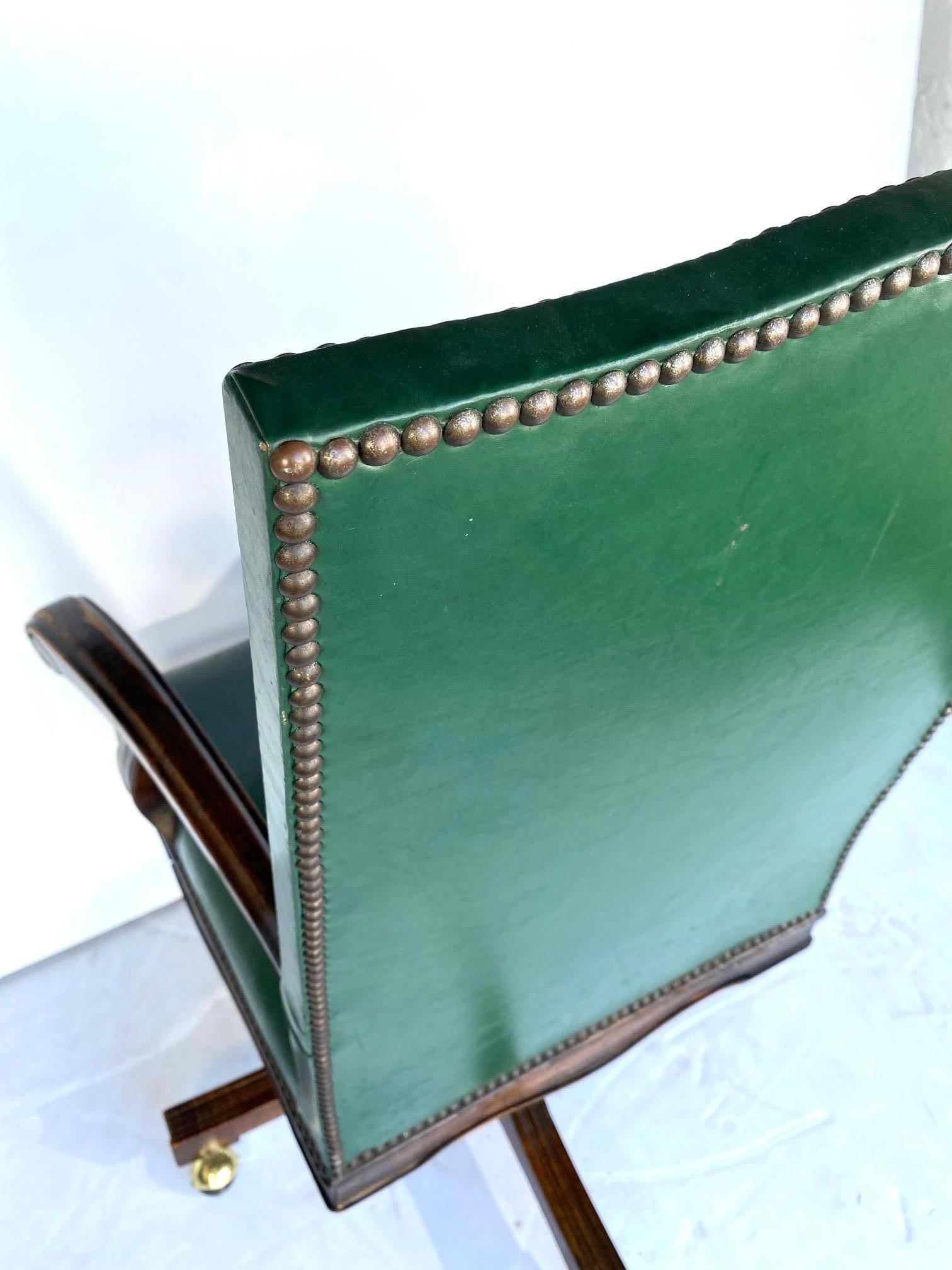 Fin du 20e siècle Chaise de bureau pivotante en cuir en vente
