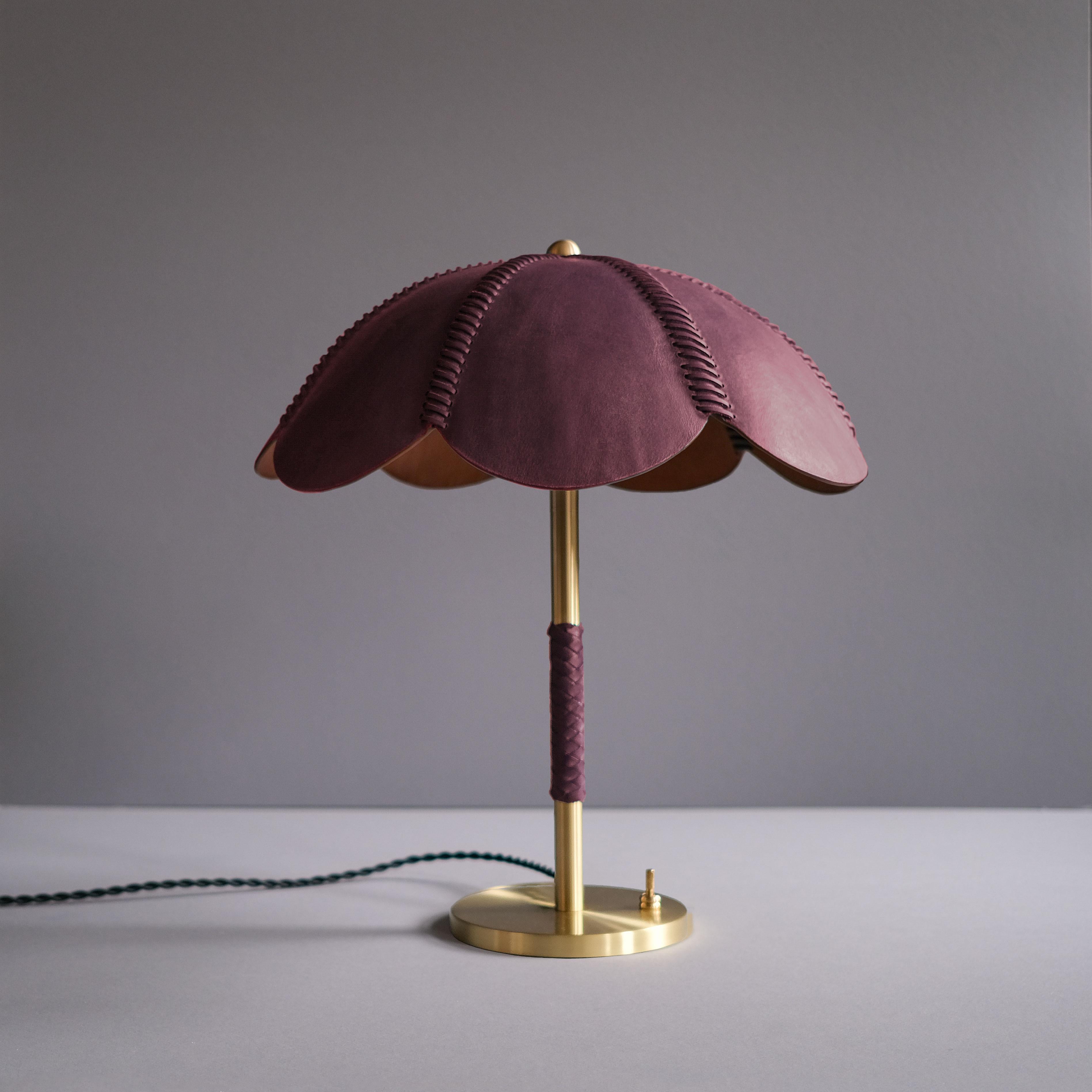 The lamps in this collection are inspired by Colombia’s equestrian heritage, layered with a jewel-toned color palette that takes inspiration from the works of
Colombian artist Fernando Botero.

Talabartero translates as ‘master saddler,’ and the