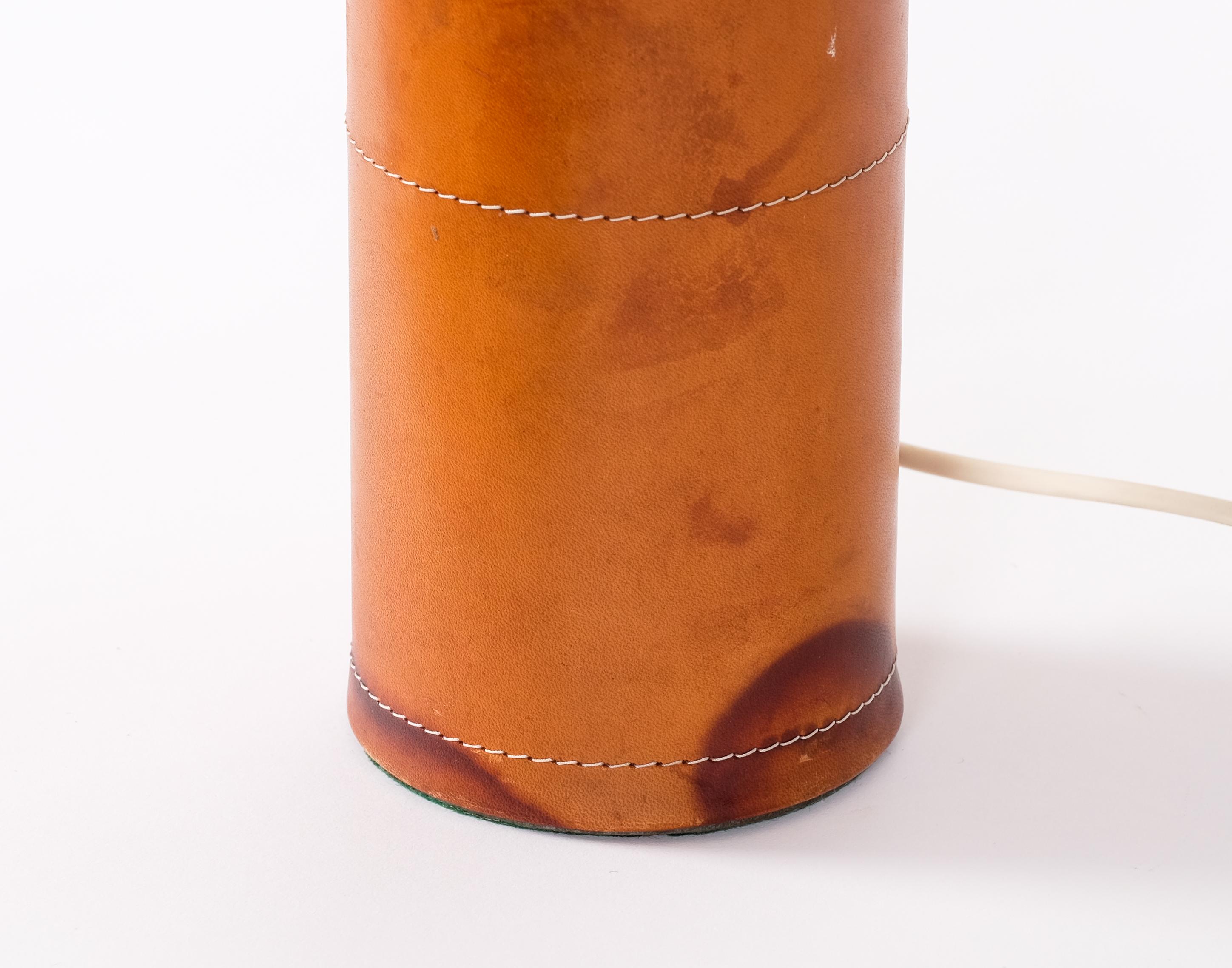 Lampe de table en cuir de Bergboms, Suède, années 1960 Bon état - En vente à Stockholm, SE