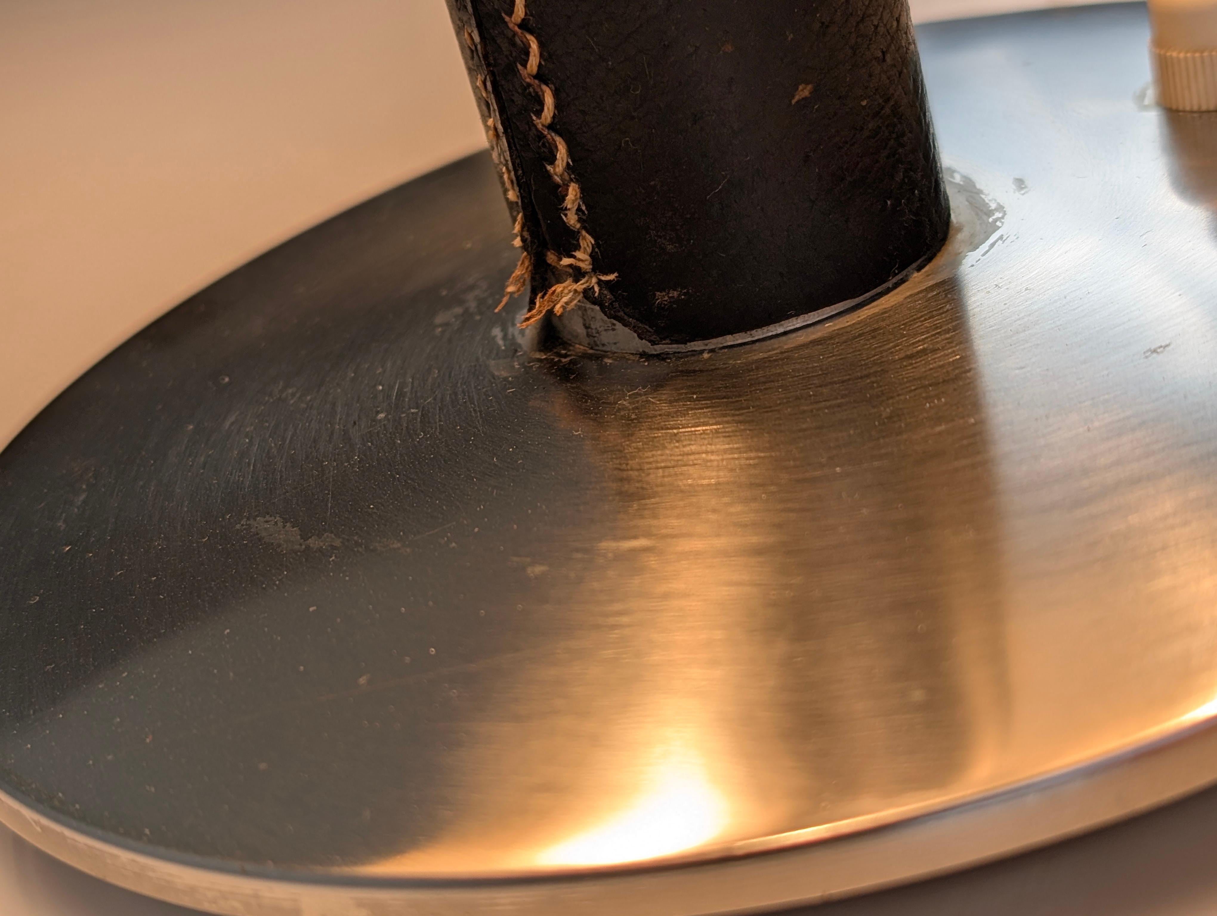 Metà XX secolo Lampada da tavolo in pelle di Metalarte, 1962 in vendita