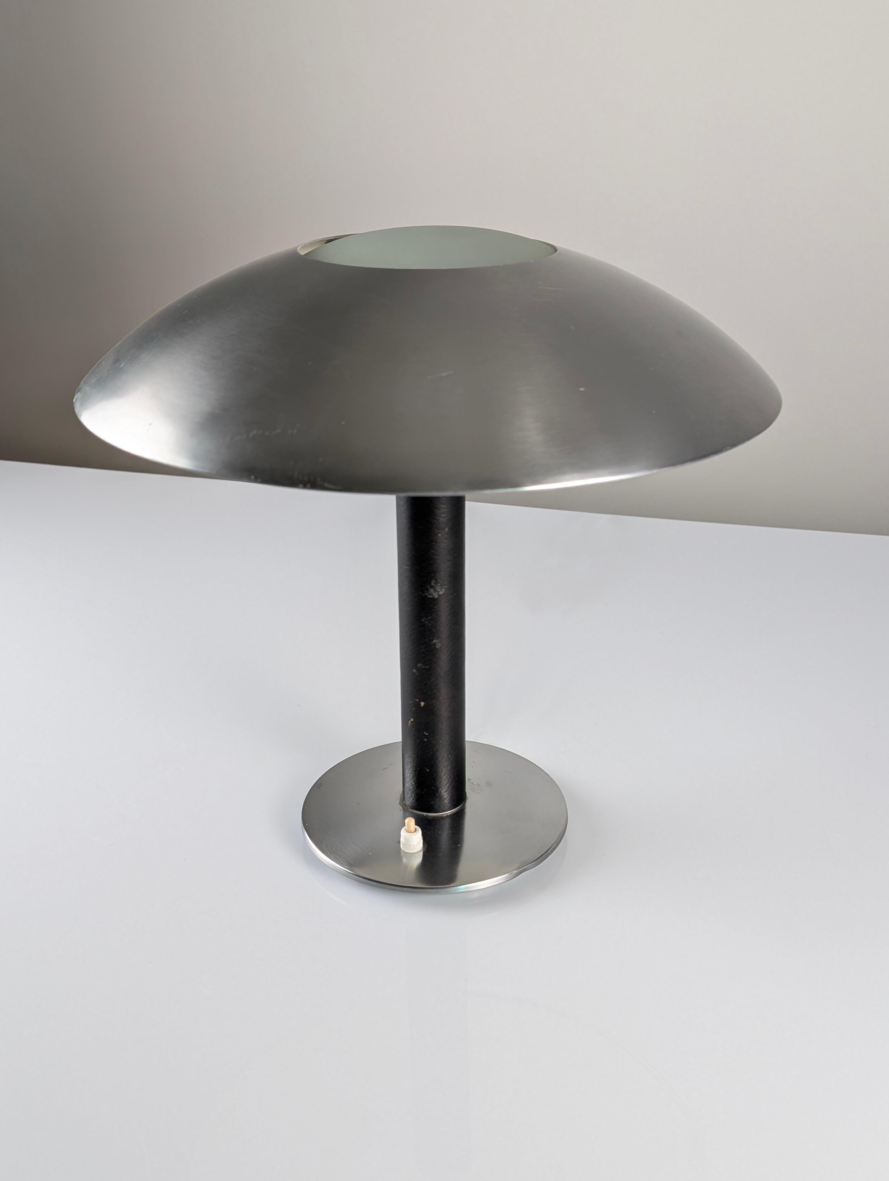 Metallo Lampada da tavolo in pelle di Metalarte, 1962 in vendita