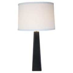Lampada da tavolo in pelle disegnata da Lisa Johansson-Pape