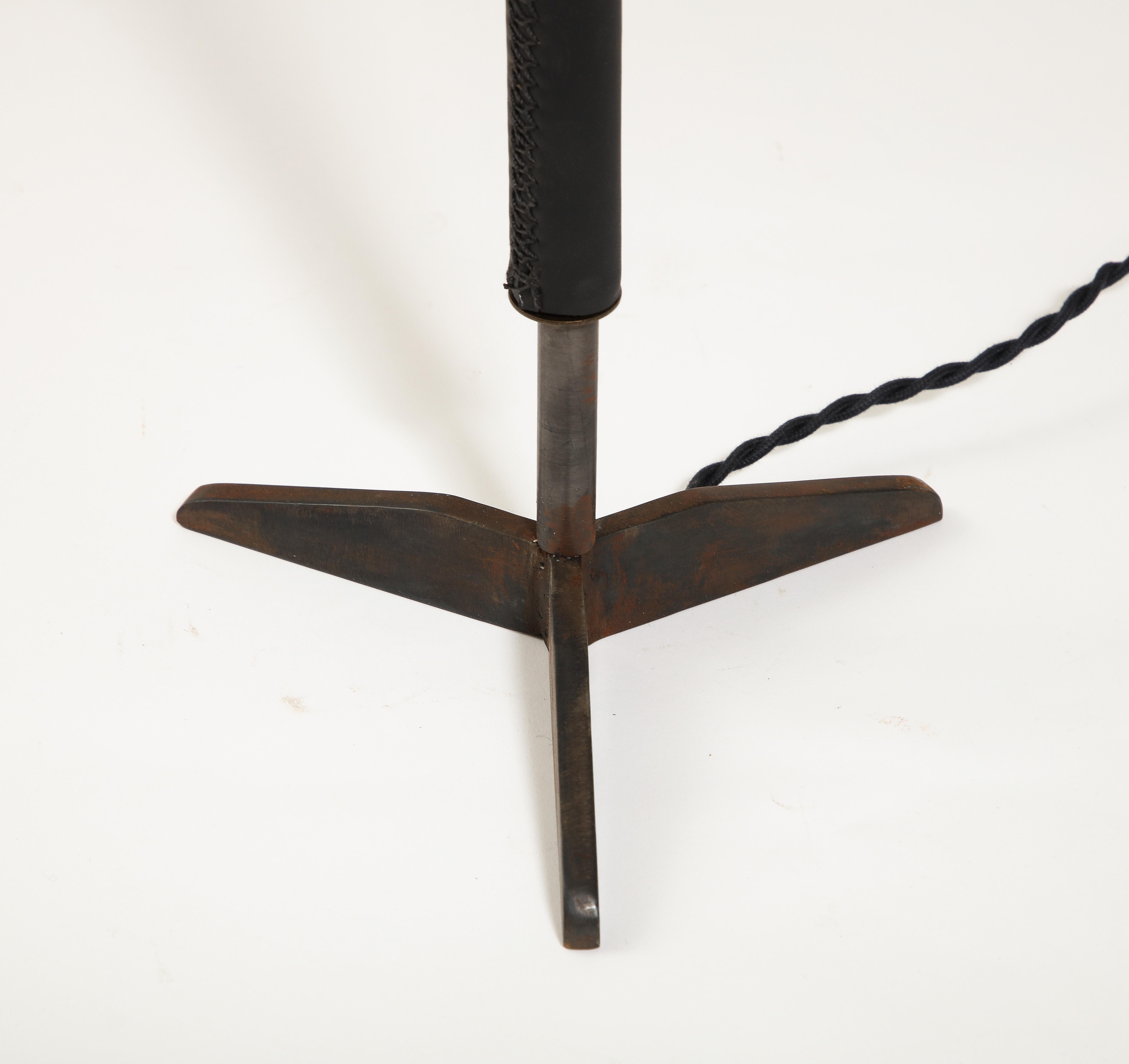 Tripod in blackened steel lamps with a leather stem. Base size only: 22x9.
