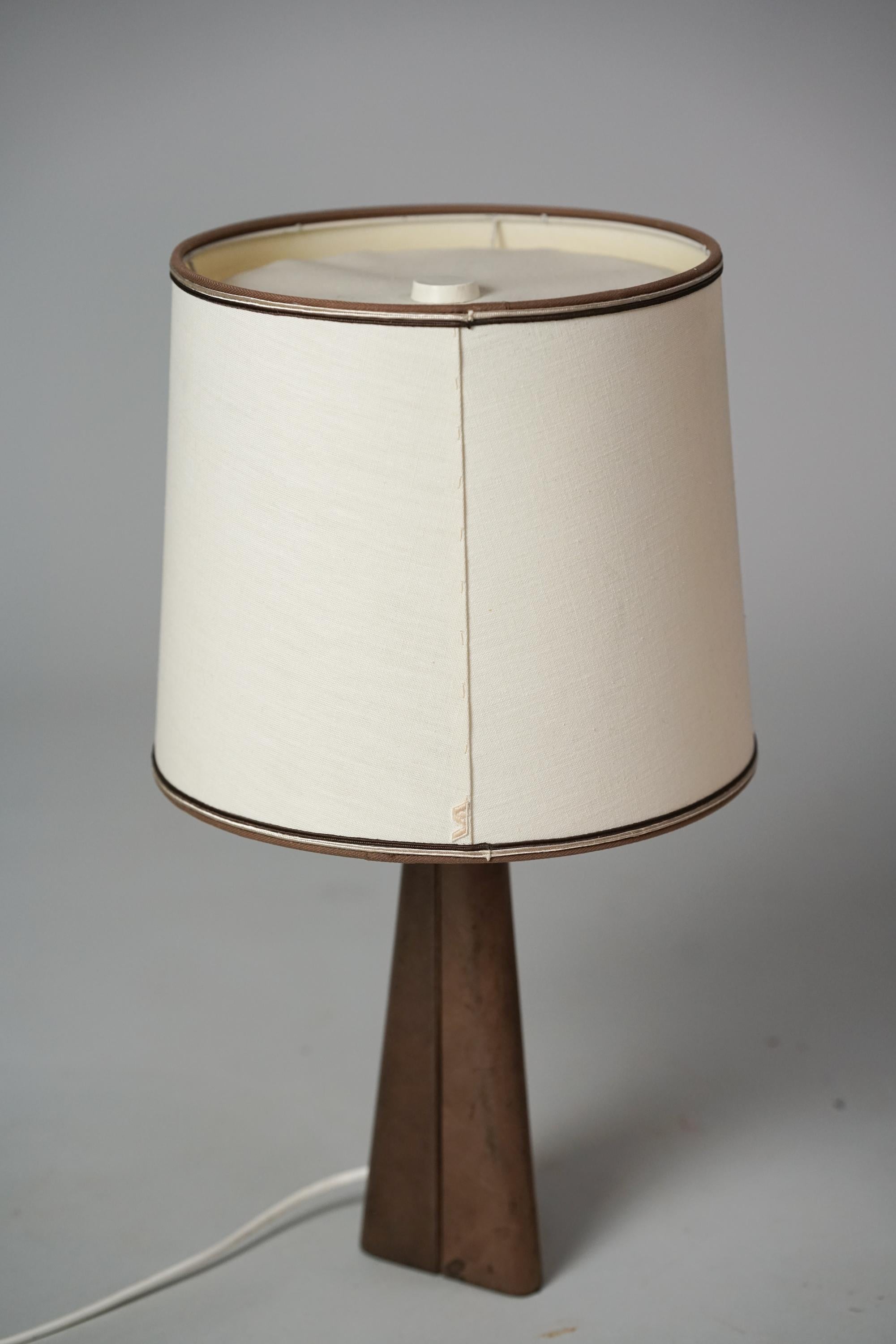Mid-20th Century Leather Table Lamp, Lisa Johansson-Pape, Orno Oy, 1950s For Sale