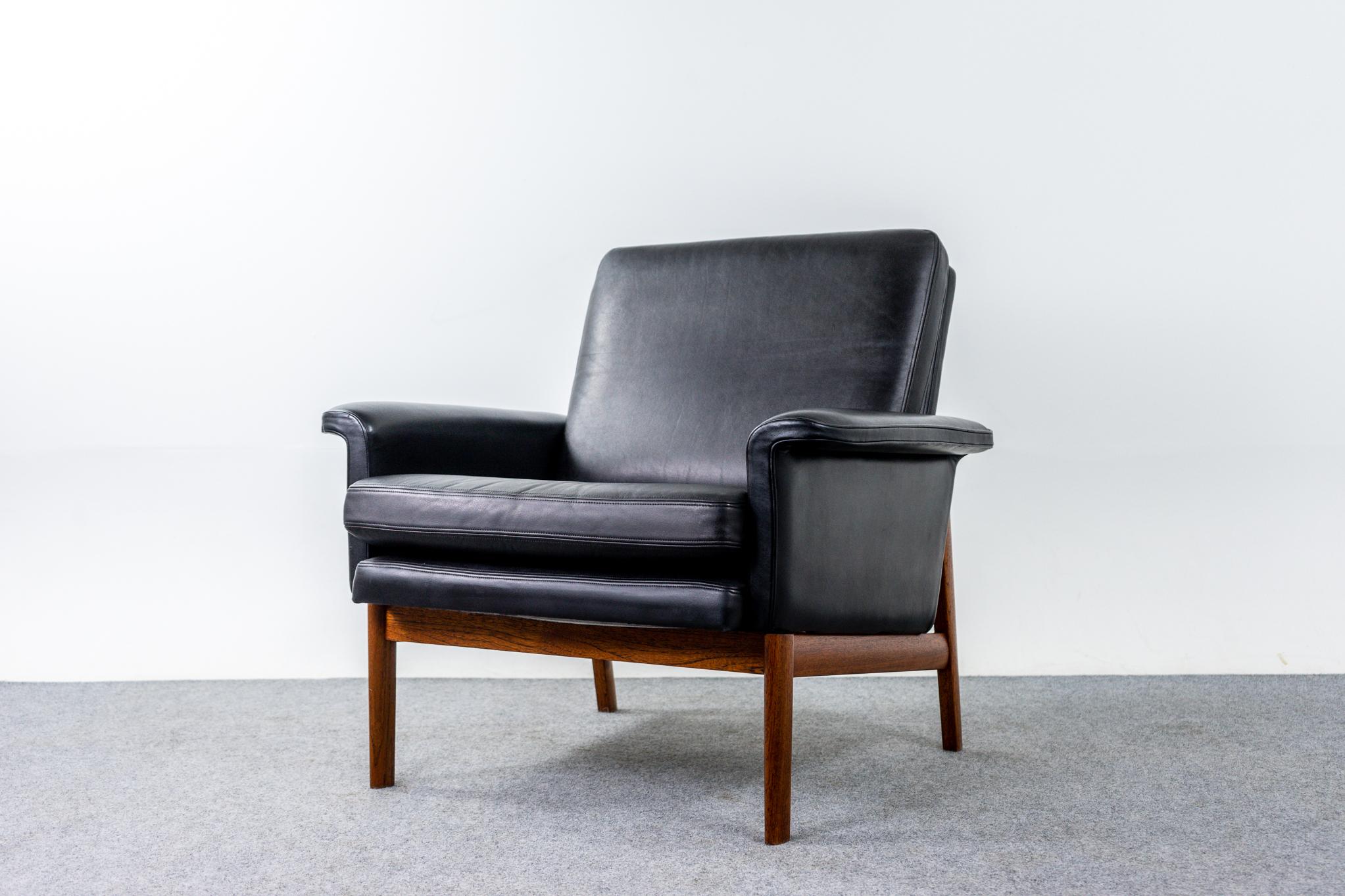 Leather and teak Danish model 218 Jupiter chair by Finn Juhl for France & Son, circa 1960's. Iconic chair features beautiful pitch black leather with perfect patina. Elegant teak base contrasts beautifully with the upholstery. Perfectly angled for