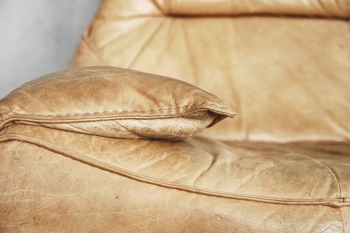 This two-seat sofa, model the Rock, was originally named Florence and was one of the first designs by Gerard van den Berg for Montis. It was produced during the 1970s and is made of cognac brown patinated leather. Due to specific armrests, which are